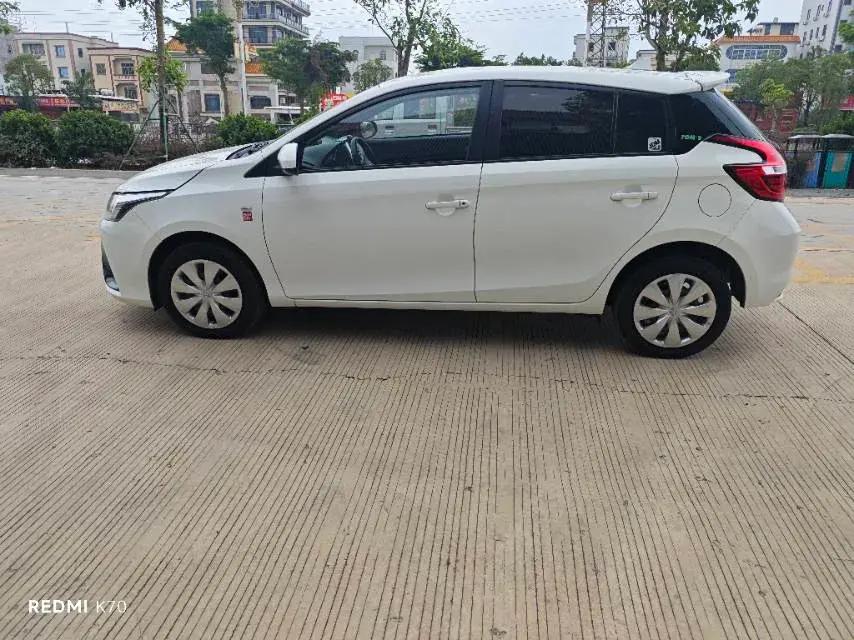 2019 TOYOTA YARIS thumbnail 3