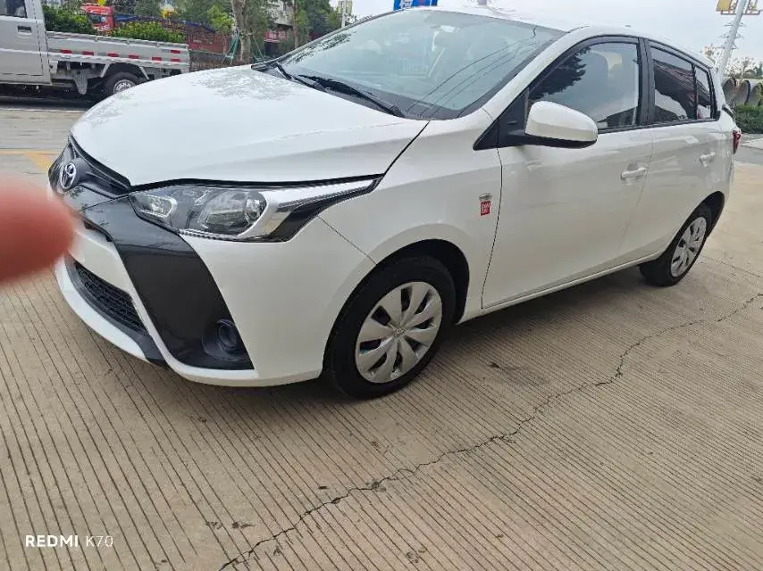 2019 TOYOTA YARIS view 1