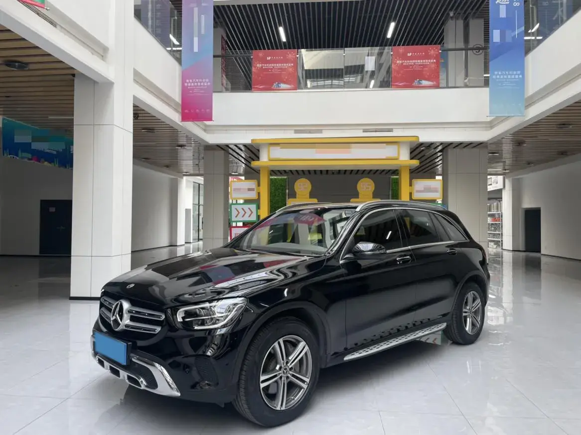 2021 MERCEDES-BENZ GLC view 1