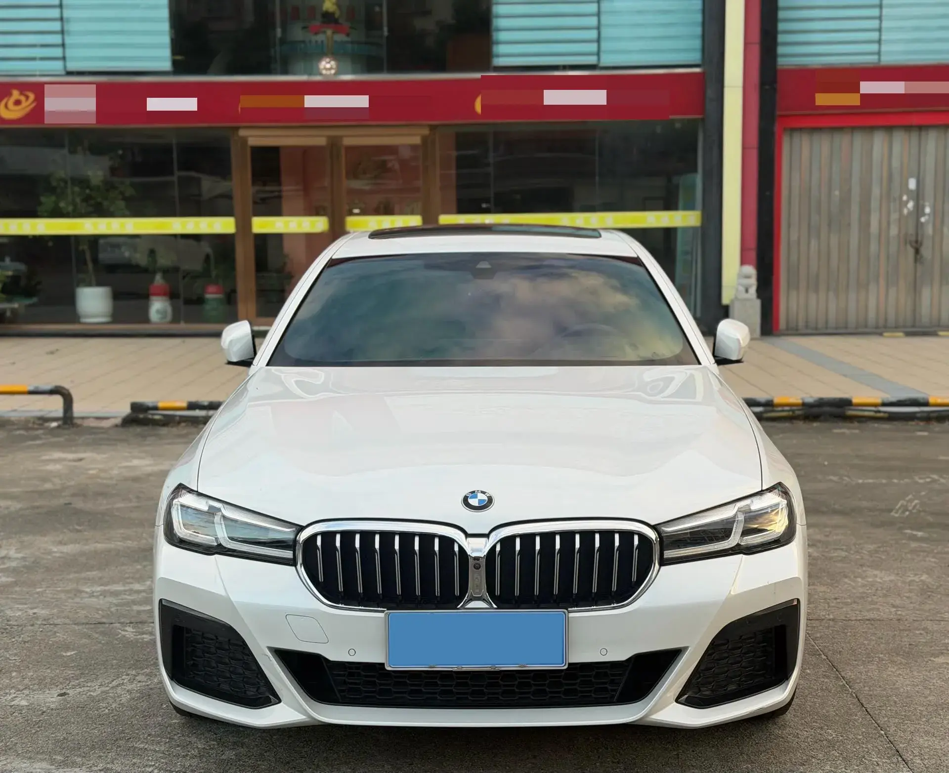 2021 BMW 5 thumbnail 2