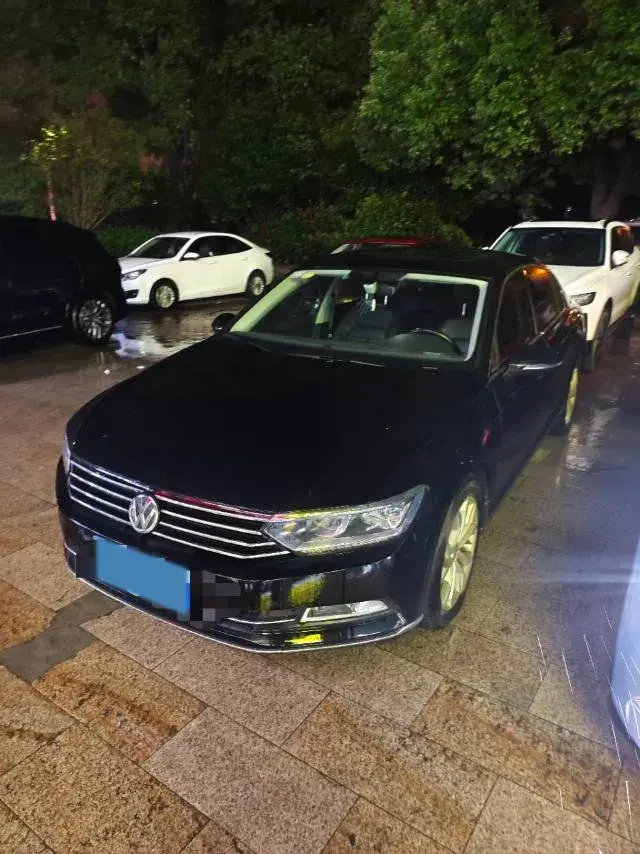 2019 VOLKSWAGEN MAGOTAN view 1