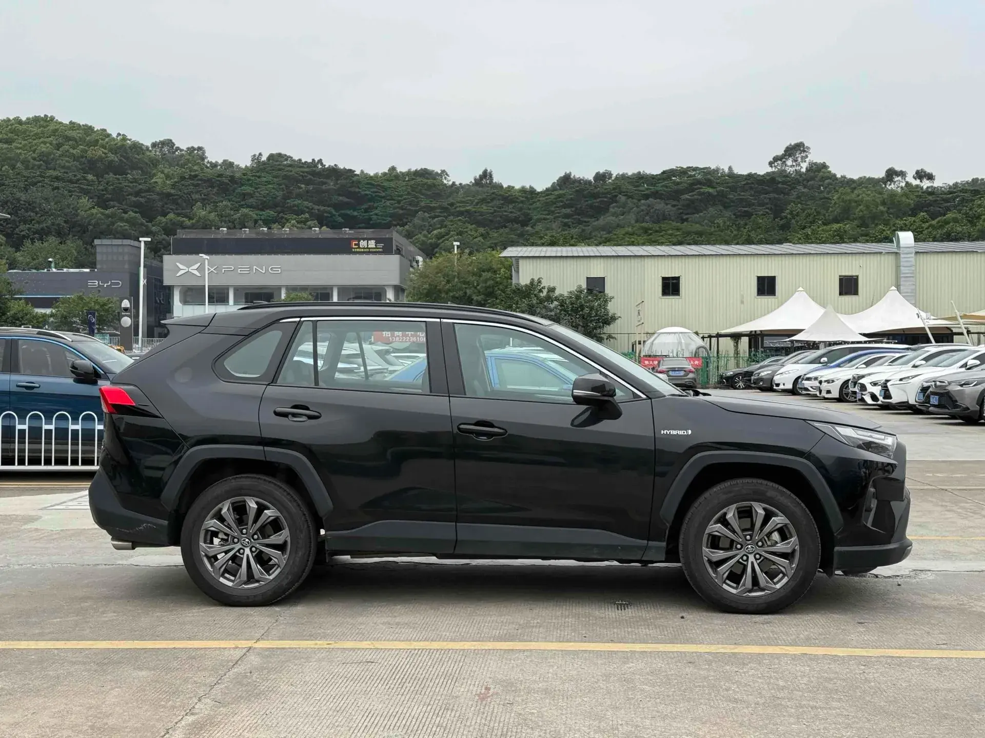 2024 TOYOTA RAV4 thumbnail 4