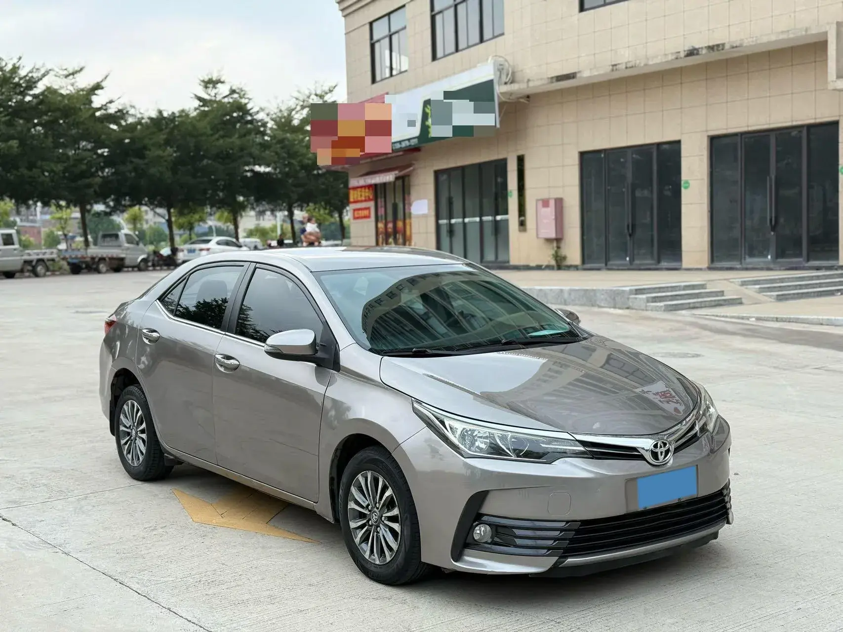 2017 TOYOTA COROLLA thumbnail 3