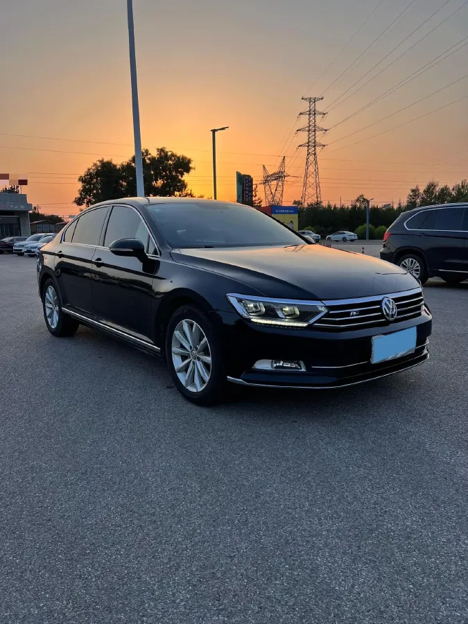 2019 Volkswagen Magotan 2.0T 186HP L4 7DCT,autocango,china used car exporter,china ev exporter,chinese used car exporter,chinese used ev exporter