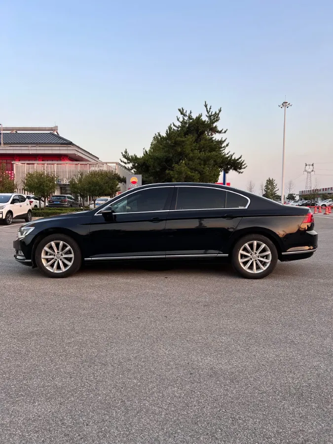 2019 Volkswagen Magotan 2.0T 186HP L4 7DCT,autocango,china used car exporter,china ev exporter,chinese used car exporter,chinese used ev exporter