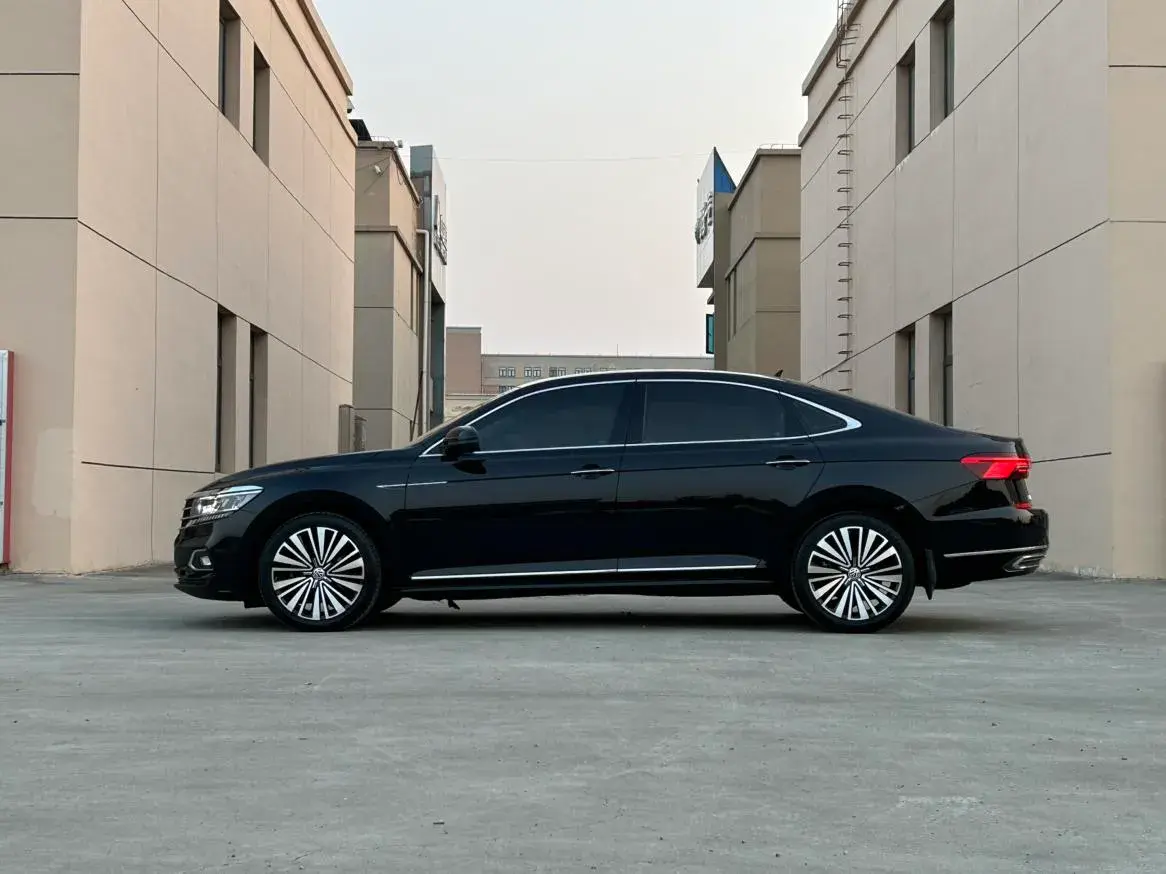2019 VOLKSWAGEN PASSAT thumbnail 2