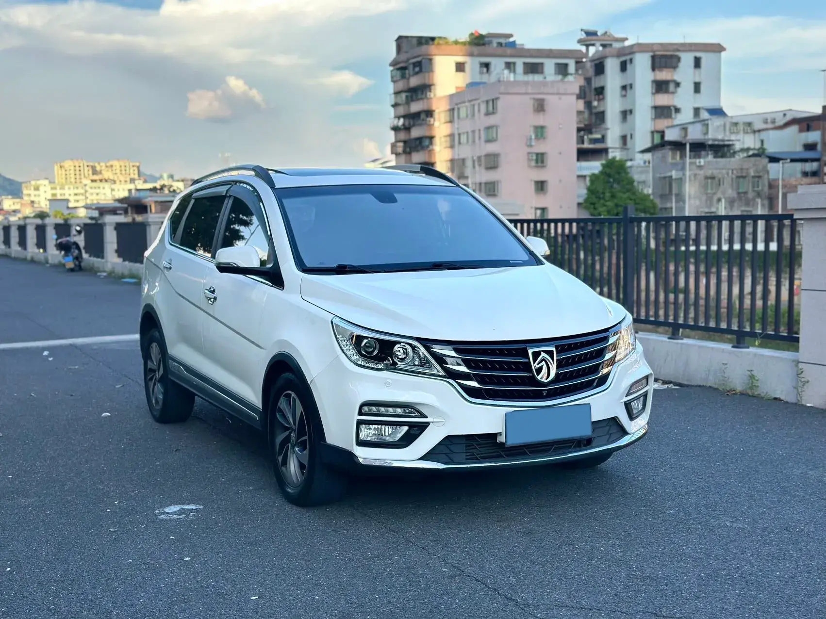 2017 BAOJUN 560 thumbnail 3