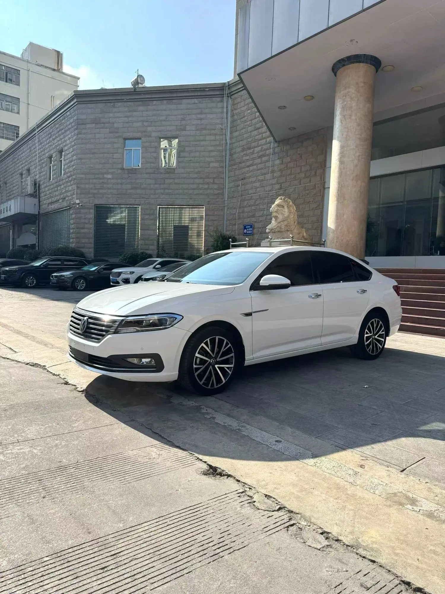 2019 VOLKSWAGEN LAVIDA view 1