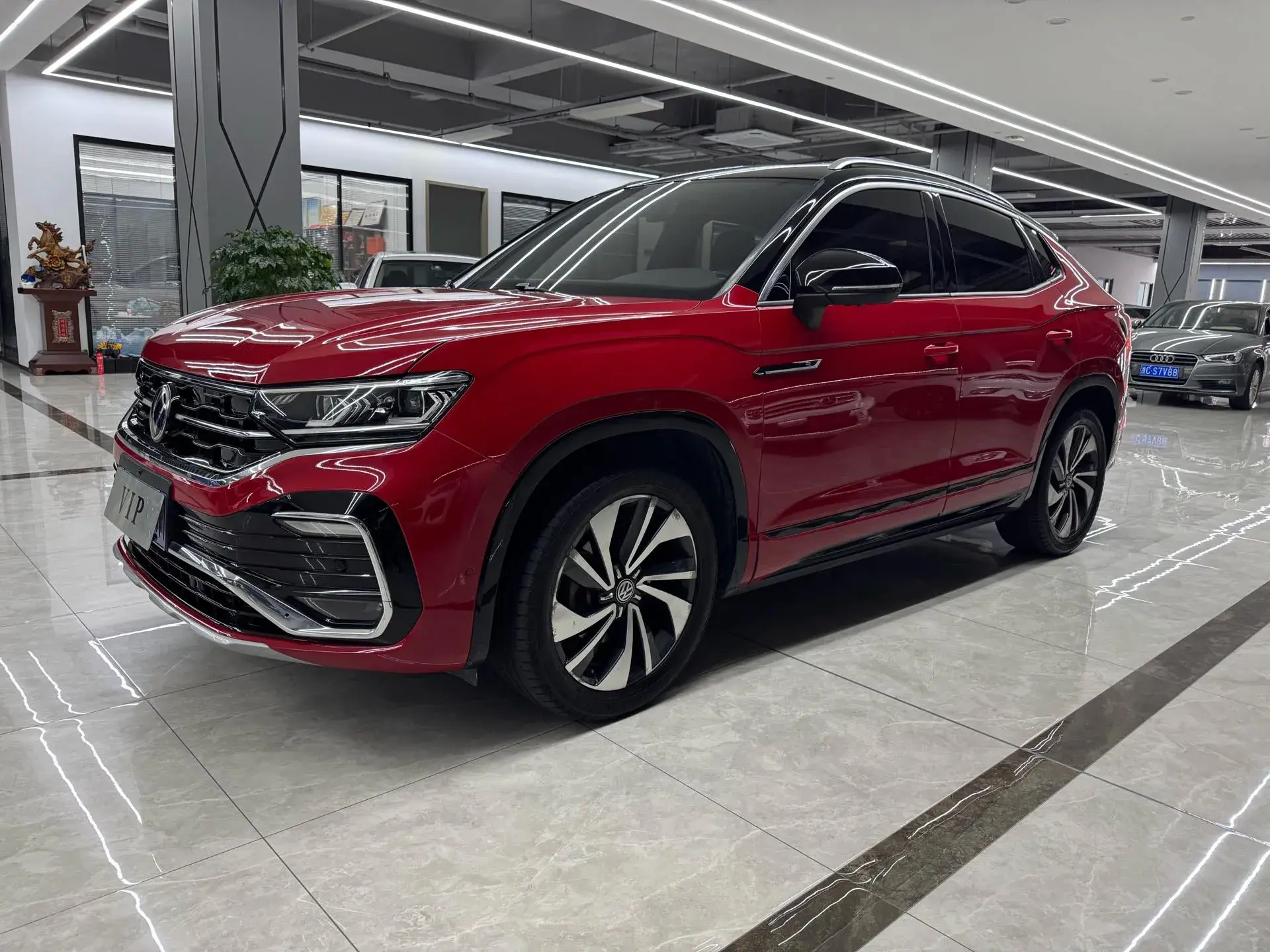 2020 VOLKSWAGEN TAYRON view 1