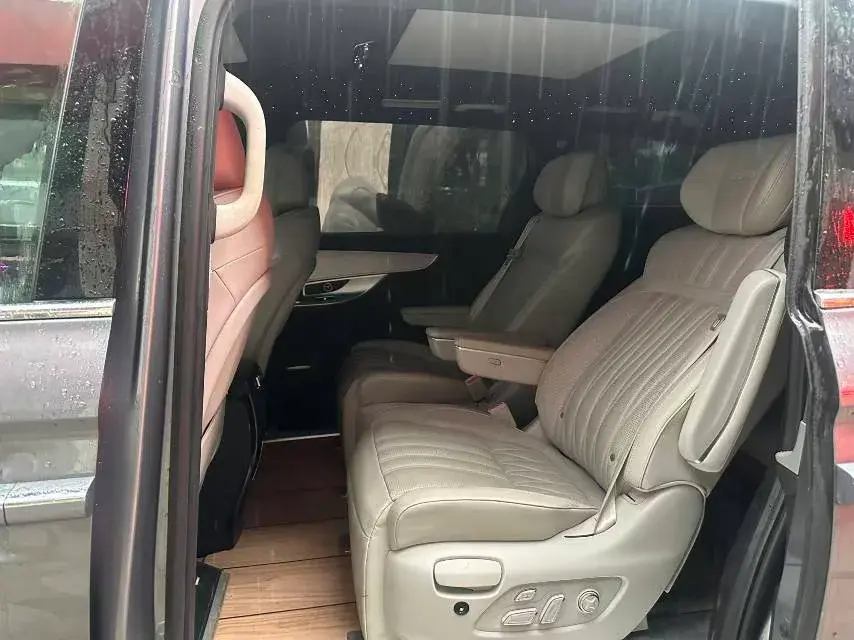 2022 ROEWE IMAX8 thumbnail 4