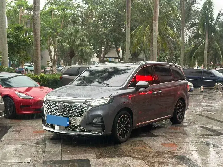 2022 ROEWE IMAX8 view 1