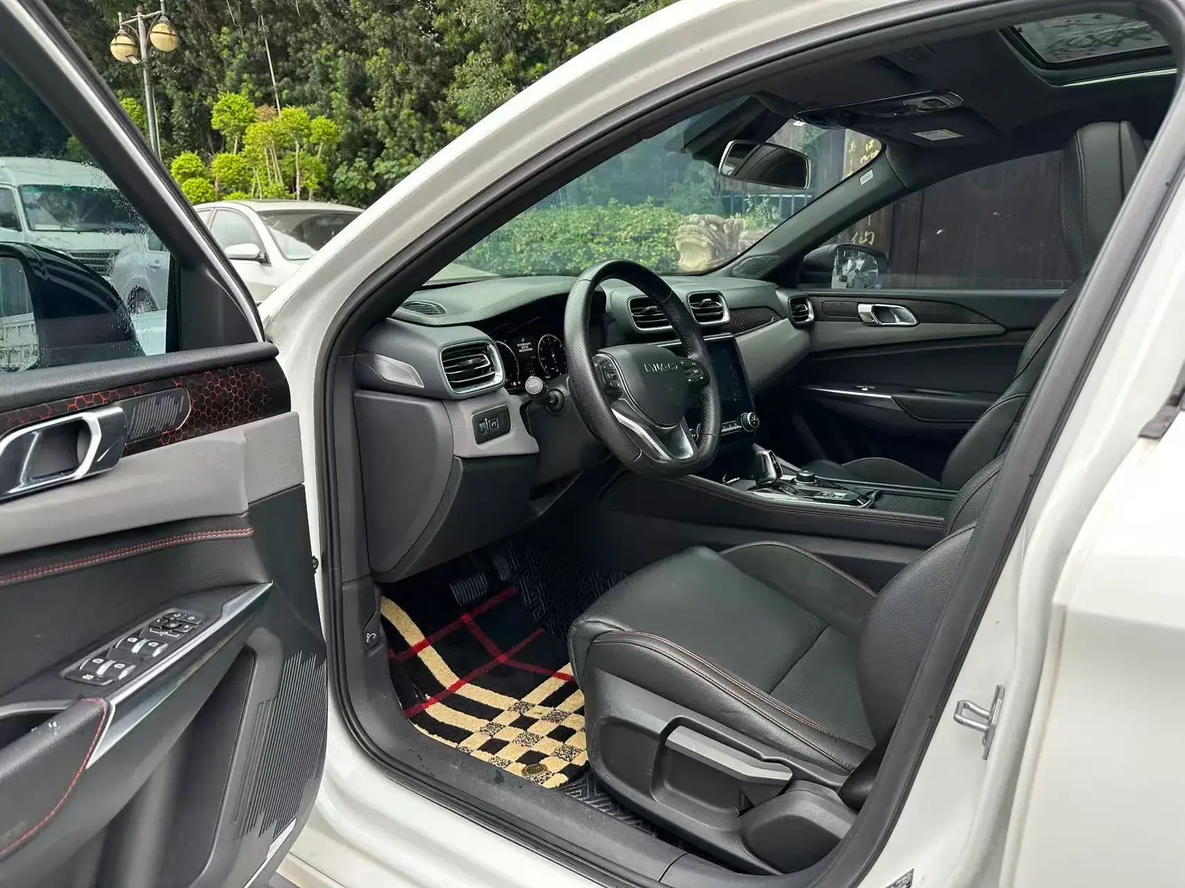 2019 LYNK&CO 03 thumbnail 4