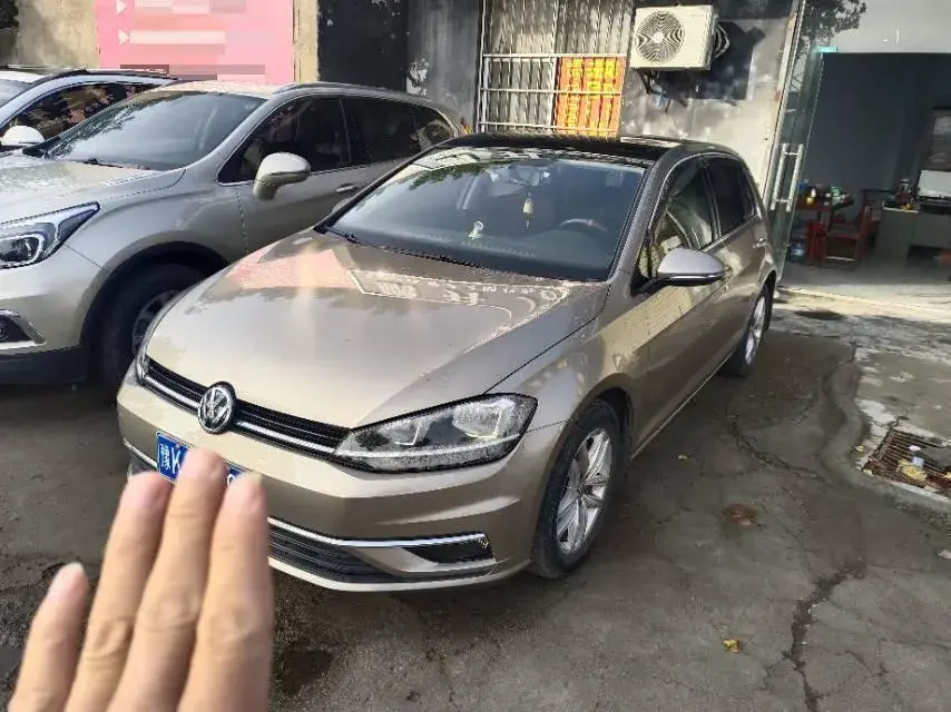 2018 VOLKSWAGEN GOLF view 1