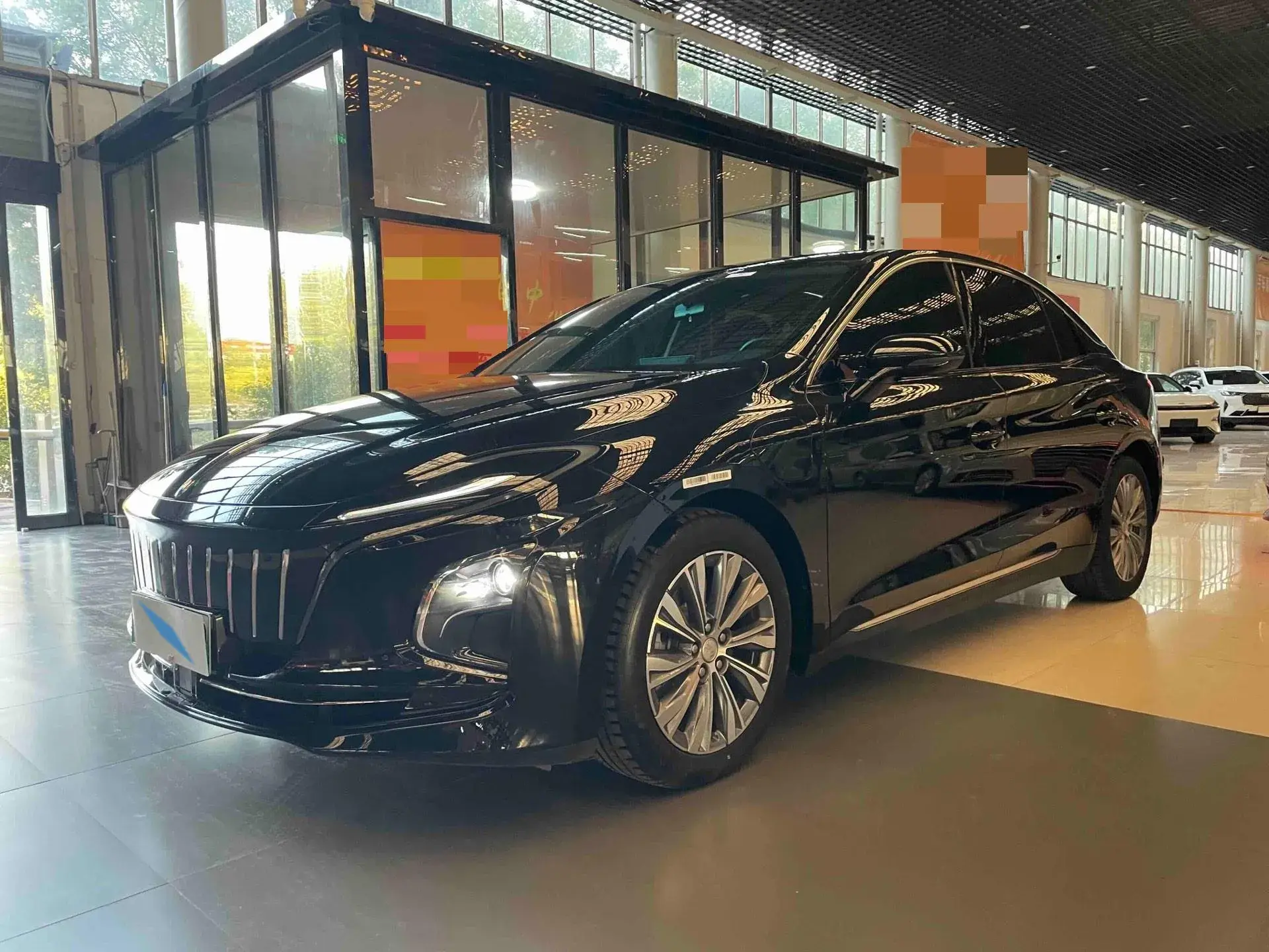 2024 HONGQI E-QM5 view 1