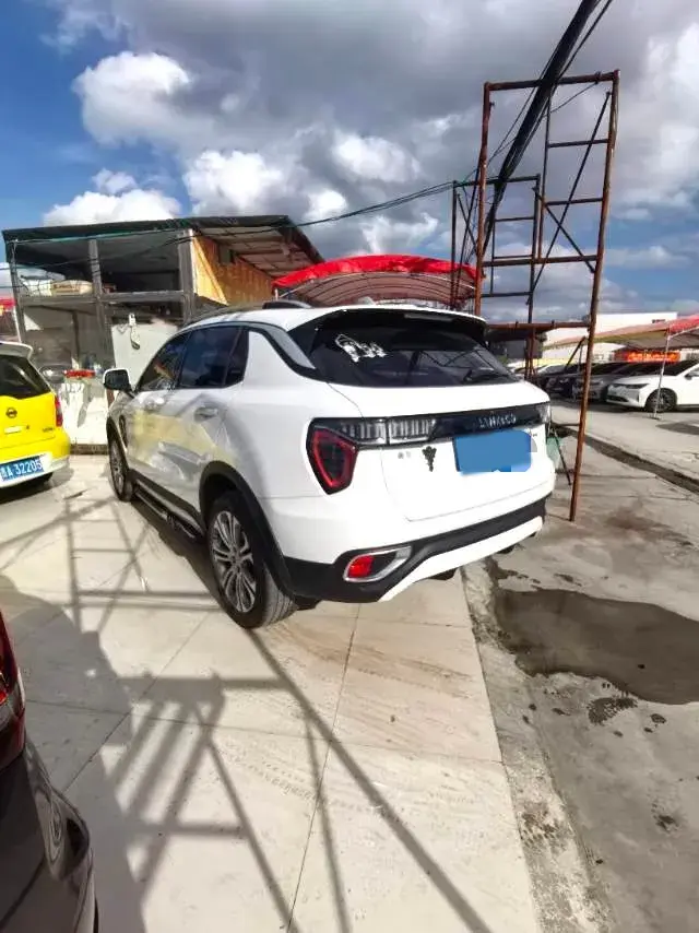 2019 LYNK&CO 01 thumbnail 4