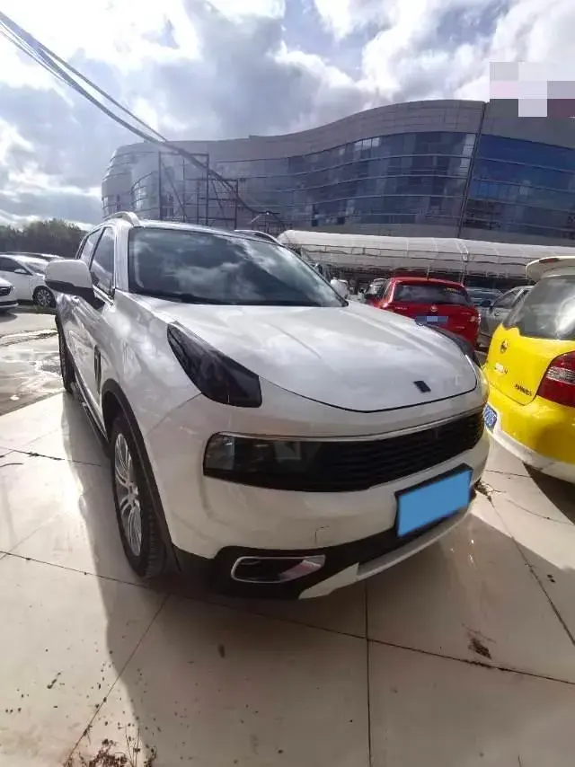 2019 LYNK&CO 01 thumbnail 3