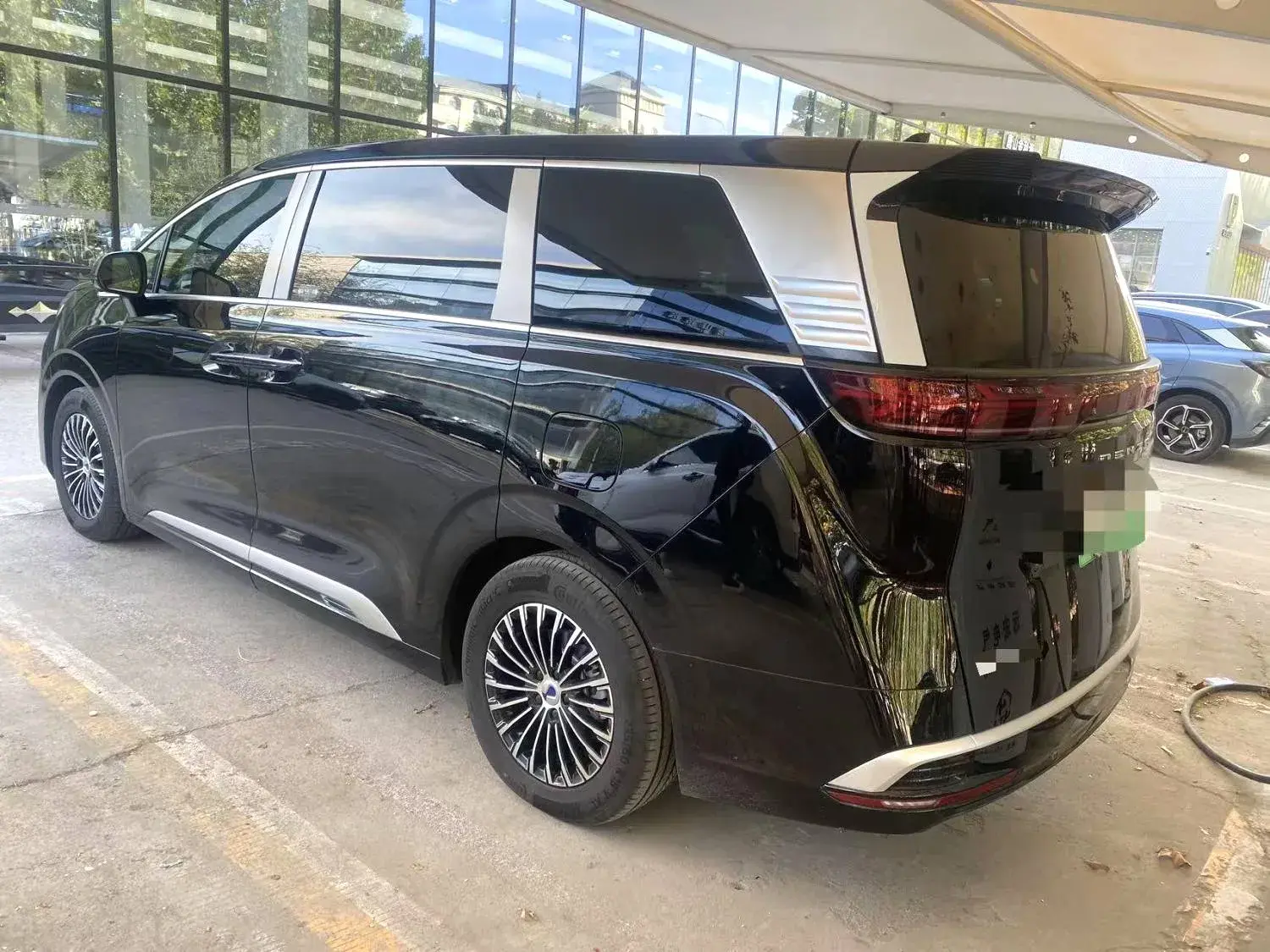 2024 DENZA D9 thumbnail 3