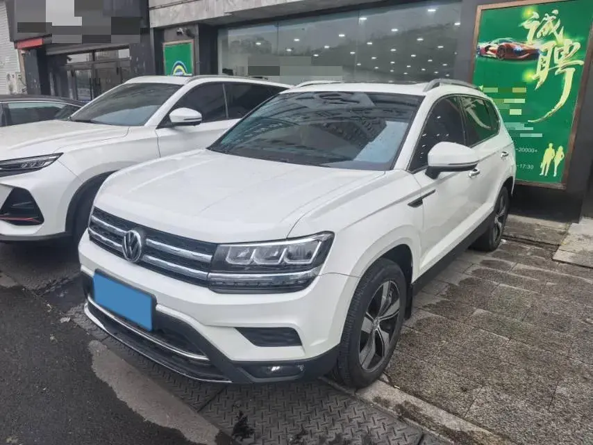 2020 VOLKSWAGEN THARU view 1