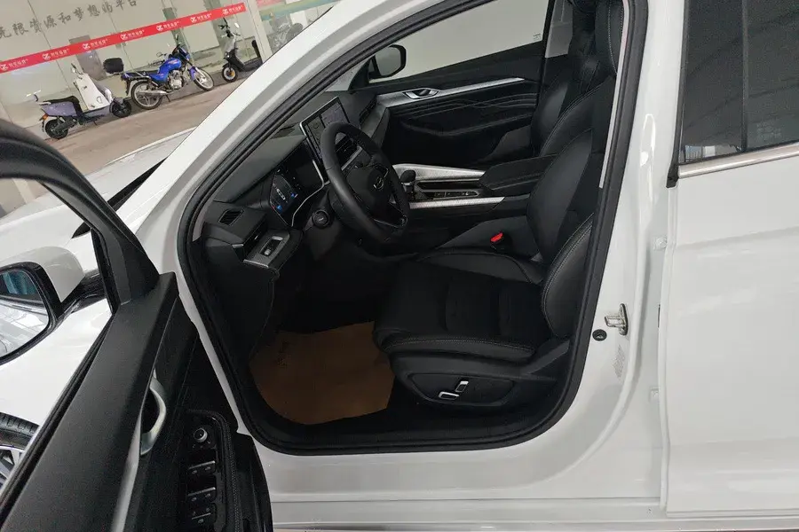 2023 GEELY PREFACE thumbnail 3