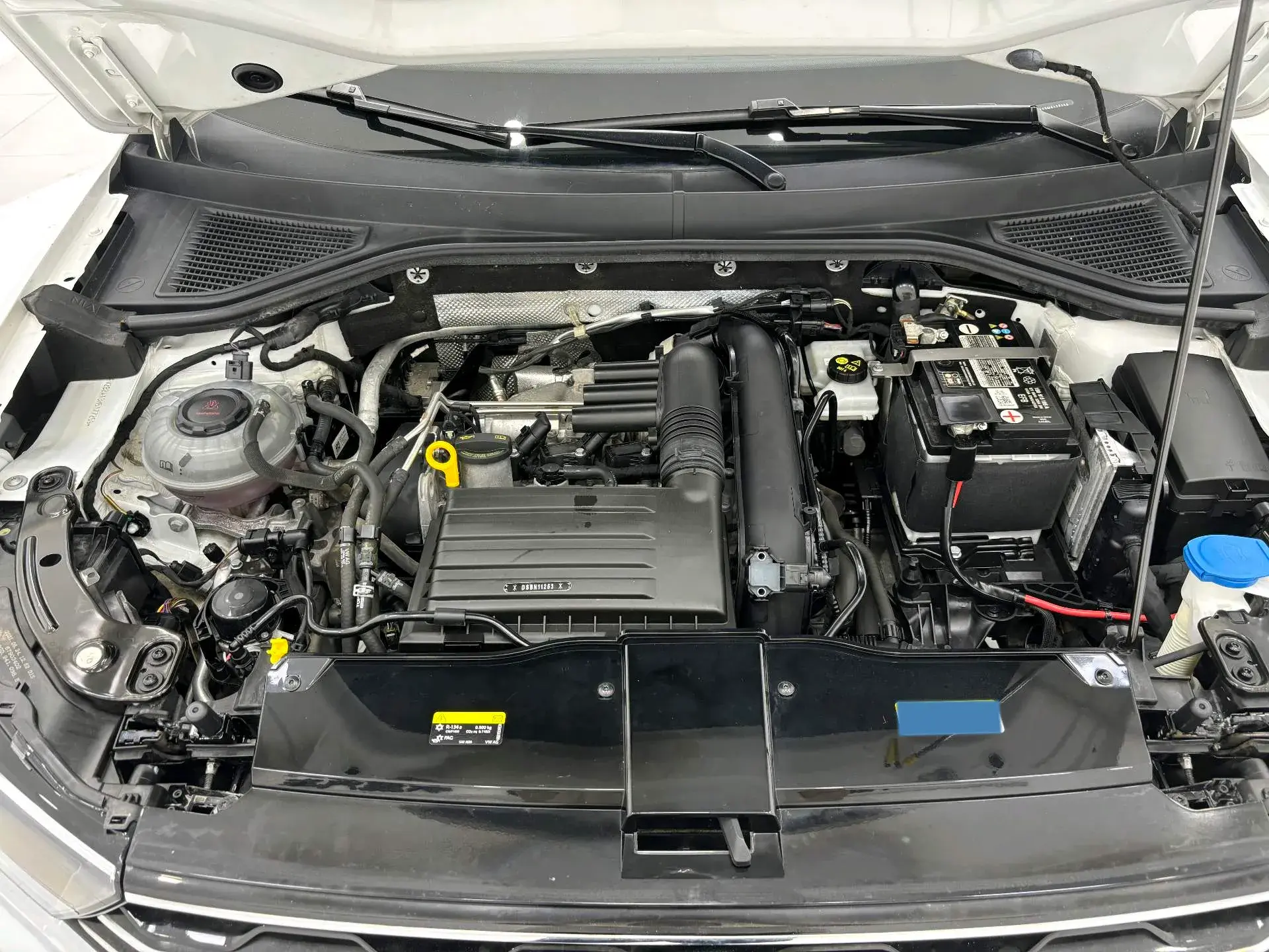 2021 VOLKSWAGEN T-ROC thumbnail 4