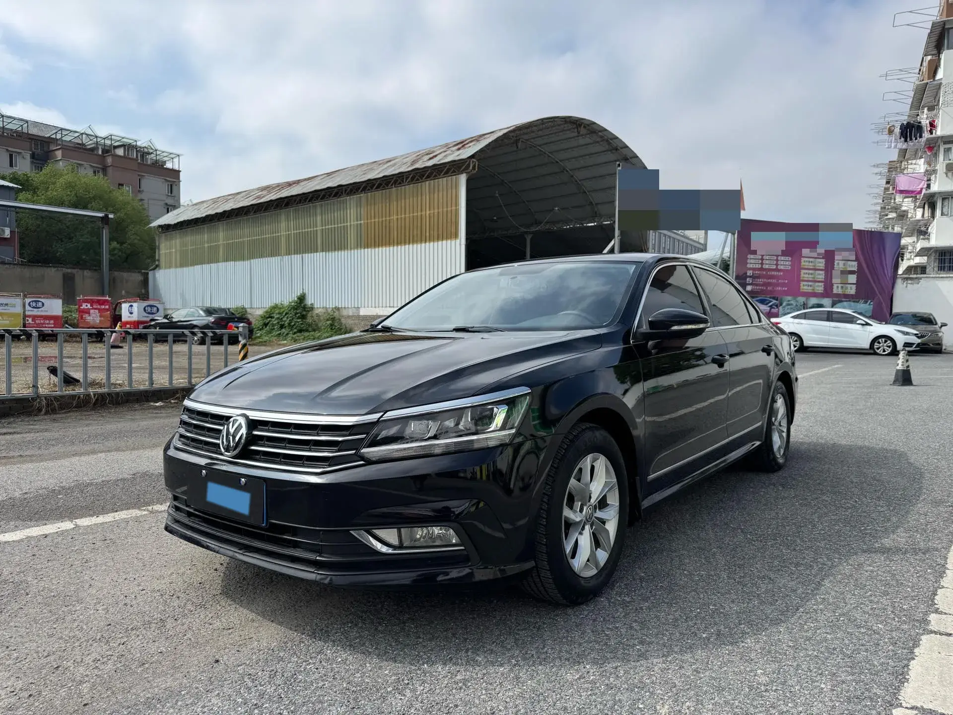 2017 VOLKSWAGEN PASSAT view 1
