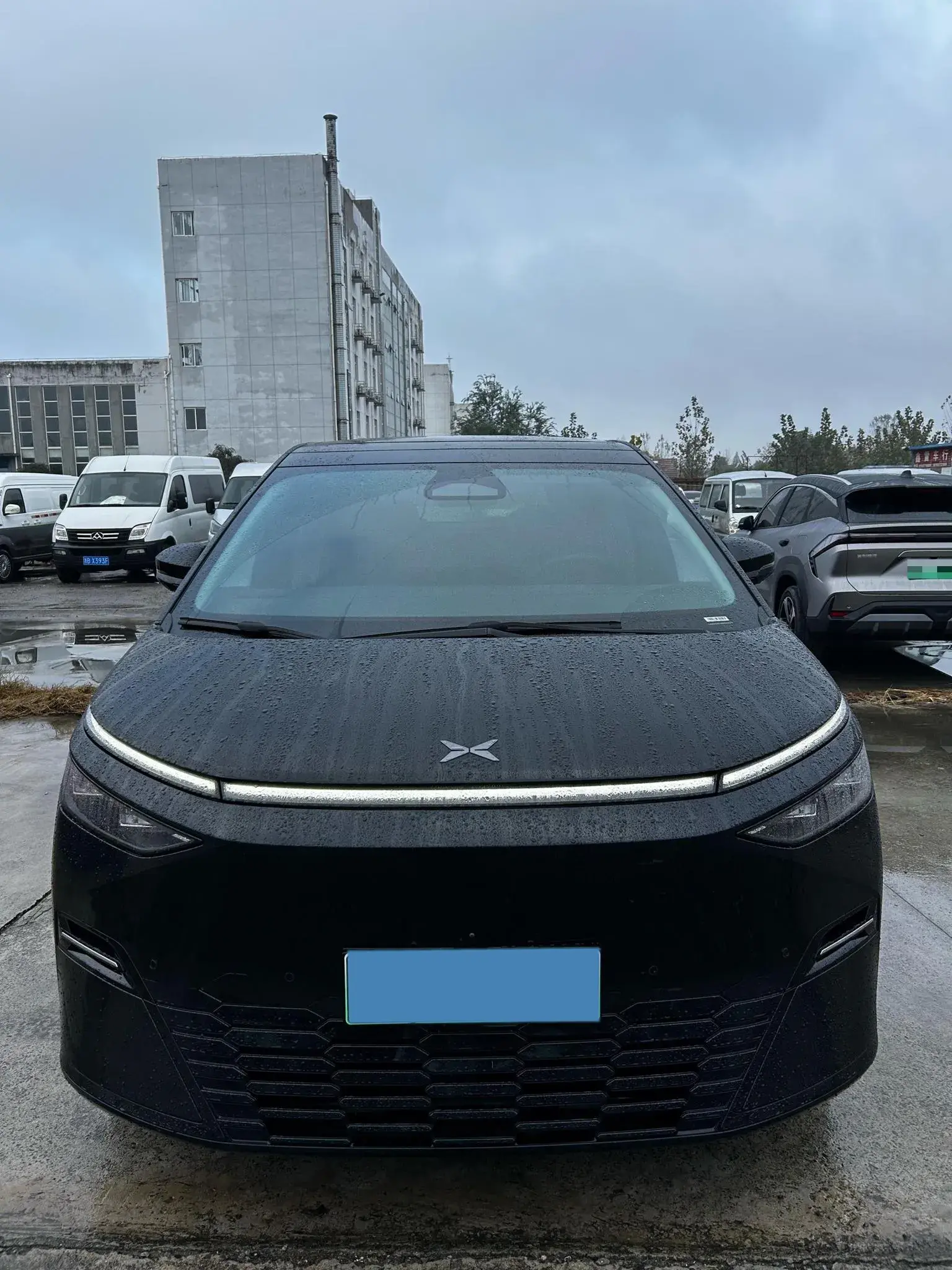 2025 XPENG X9 thumbnail 2