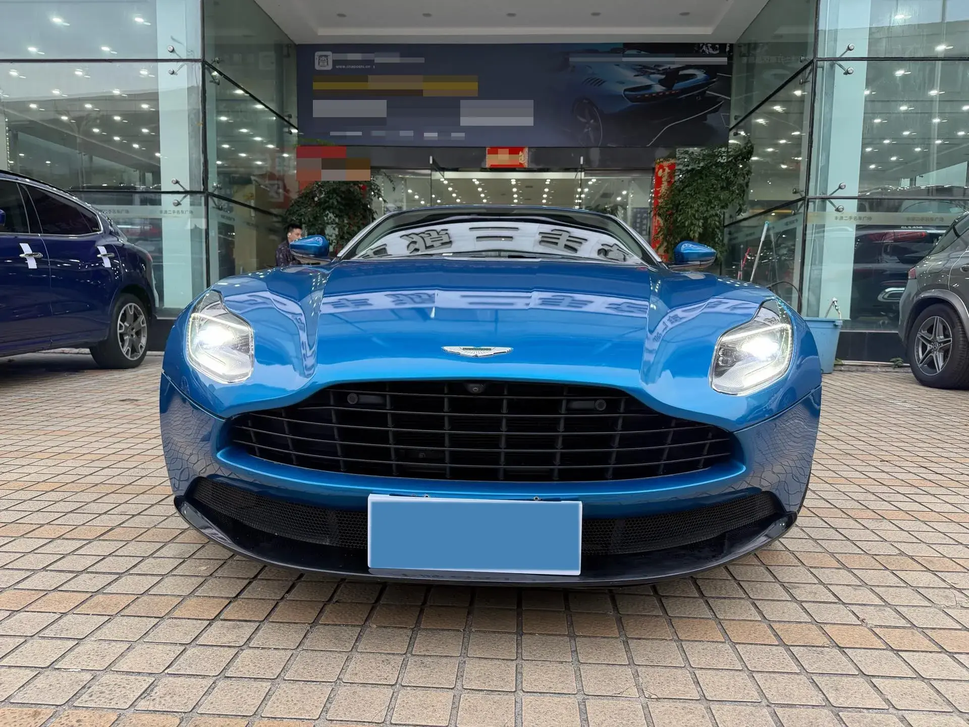 2019 ASTON MARTIN thumbnail 2
