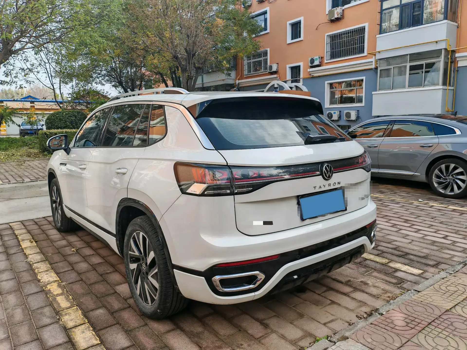 2024 VOLKSWAGEN TAYRON thumbnail 4