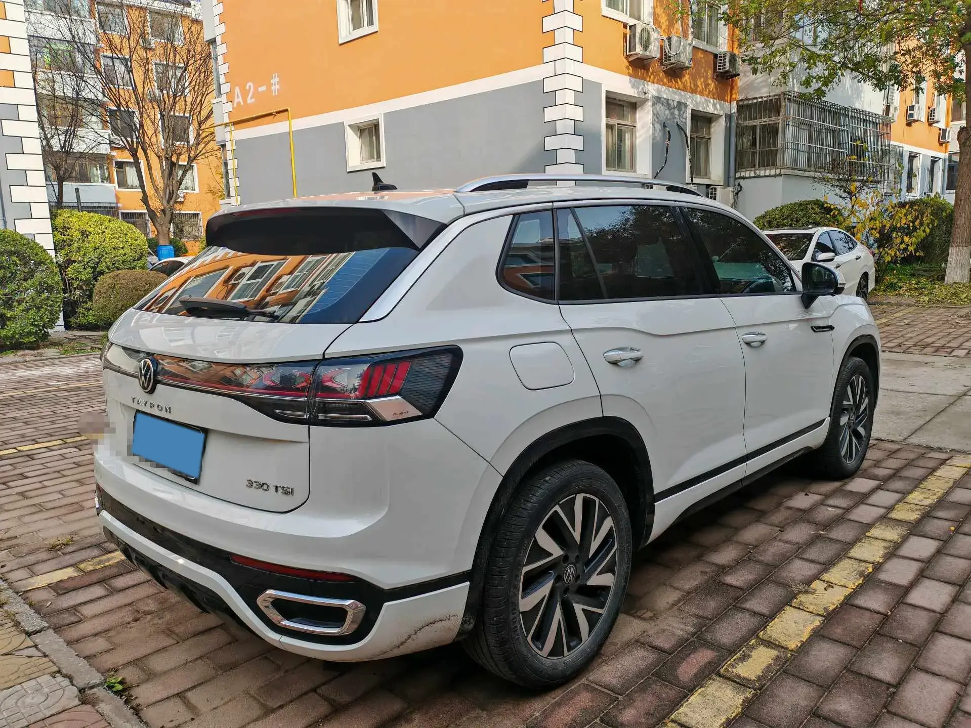 2024 VOLKSWAGEN TAYRON thumbnail 3