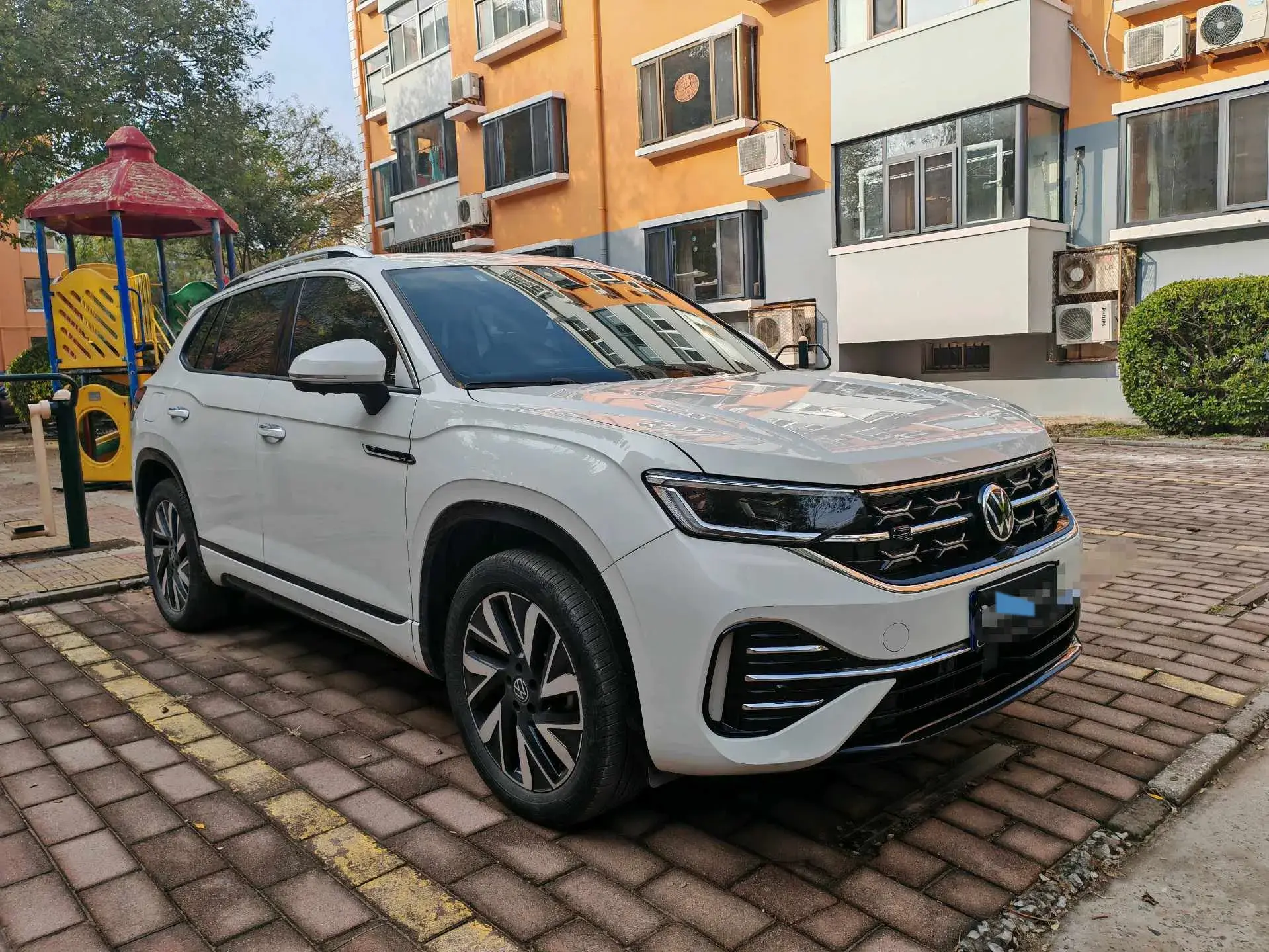 2024 VOLKSWAGEN TAYRON thumbnail 2