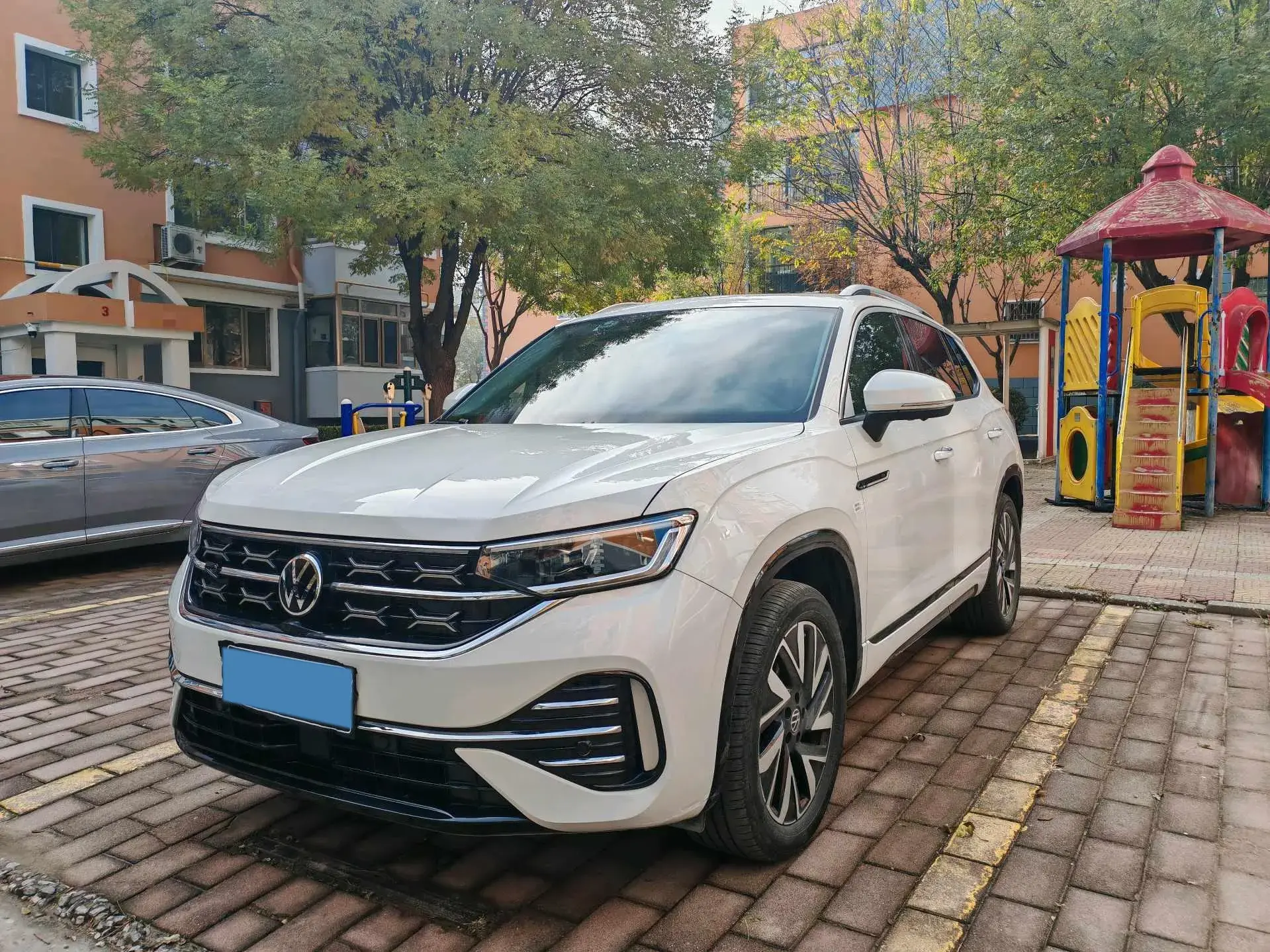 2024 VOLKSWAGEN TAYRON view 1