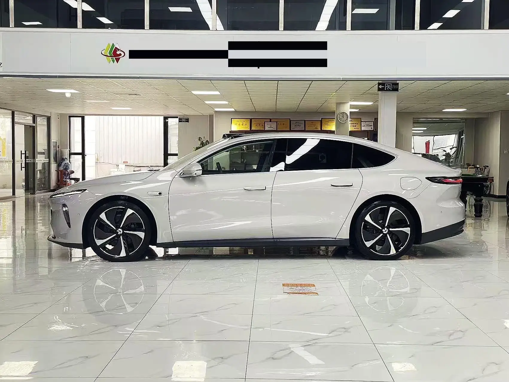 2021 VOLKSWAGEN ID.6 thumbnail 3