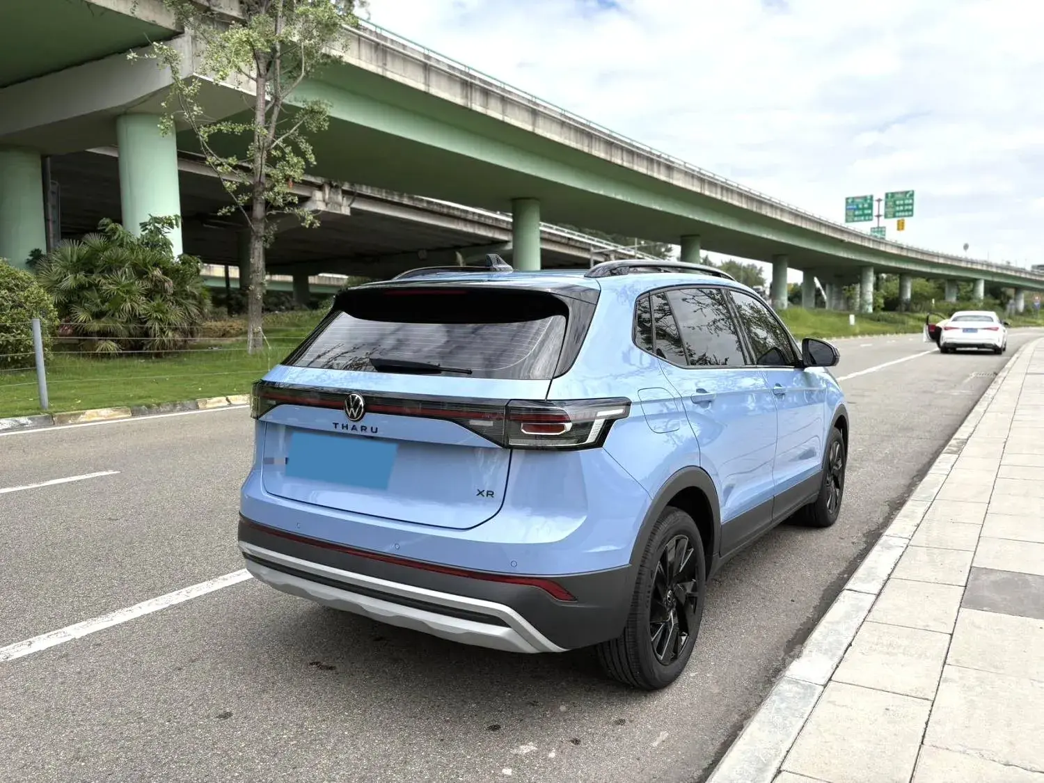 2025 VOLKSWAGEN THARU thumbnail 3