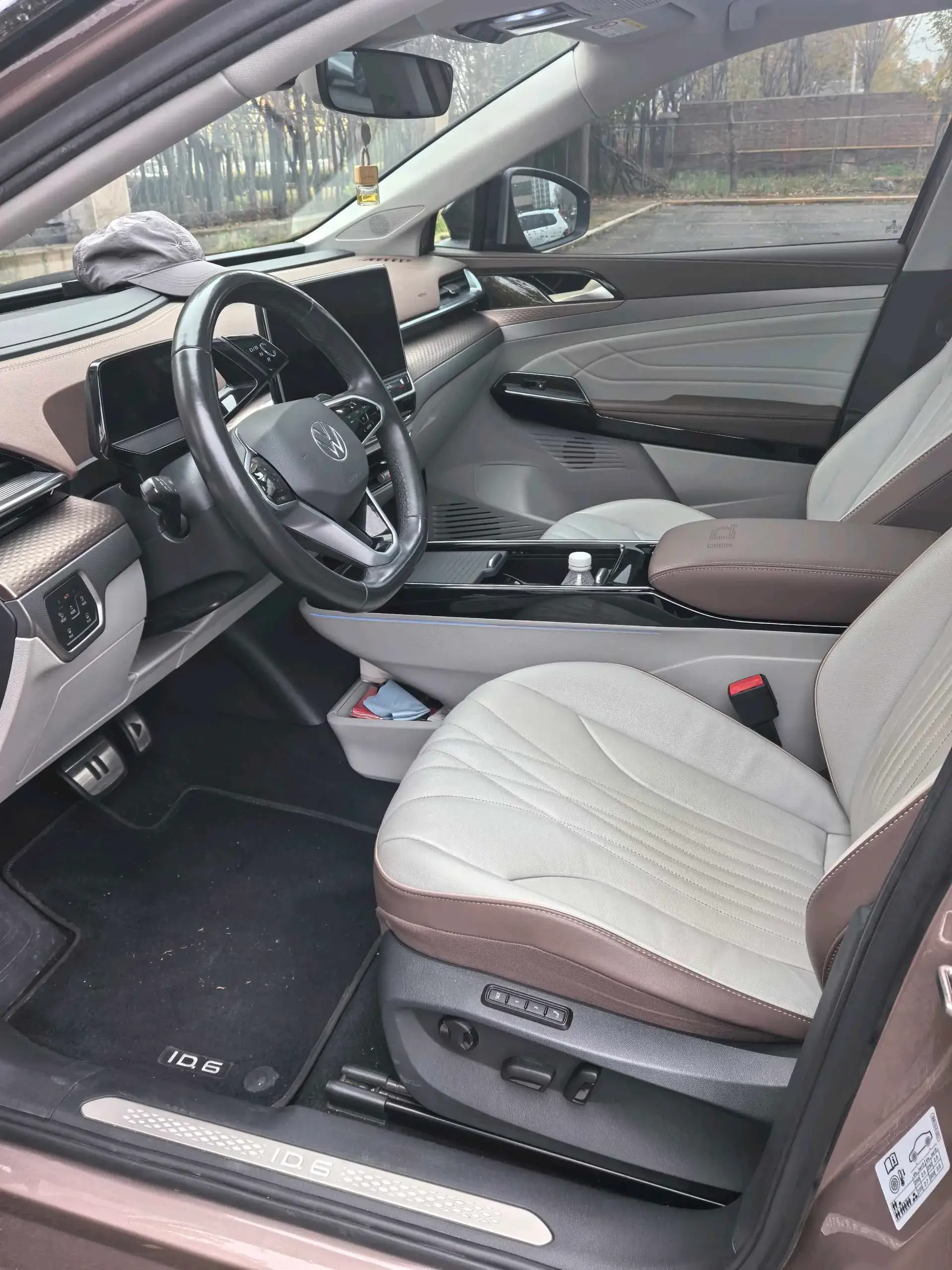 2021 VOLKSWAGEN ID.6 thumbnail 3