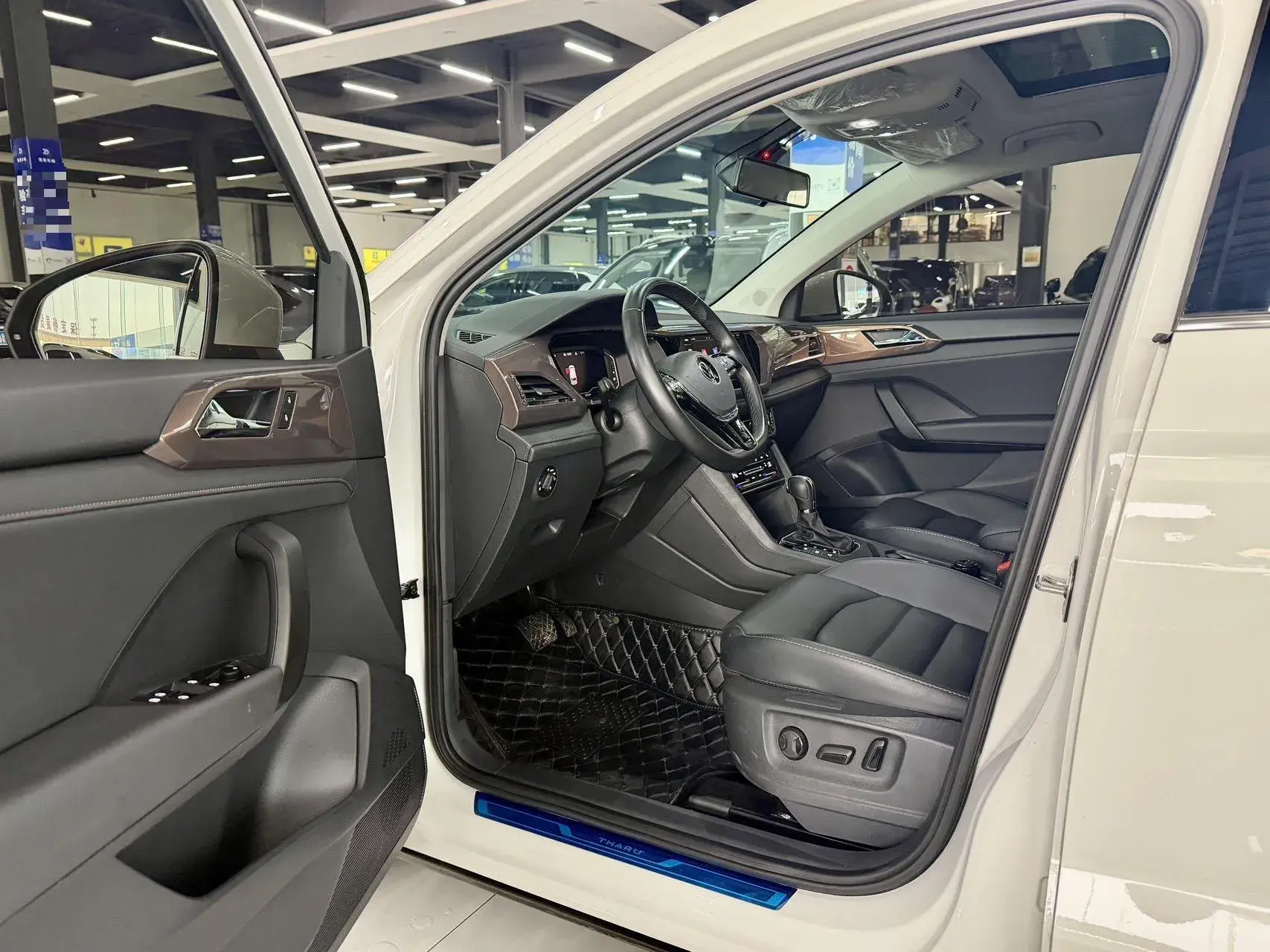 2022 VOLKSWAGEN THARU thumbnail 4