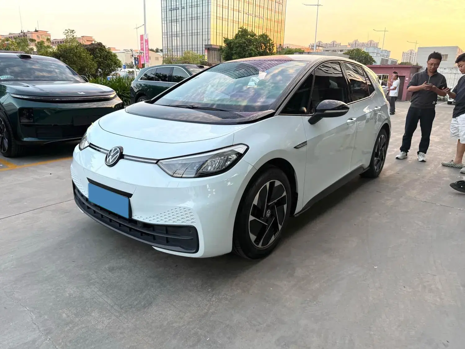 2023 VOLKSWAGEN ID.3 view 1