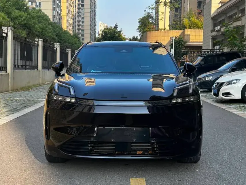 2023 LYNK&CO 08 thumbnail 2