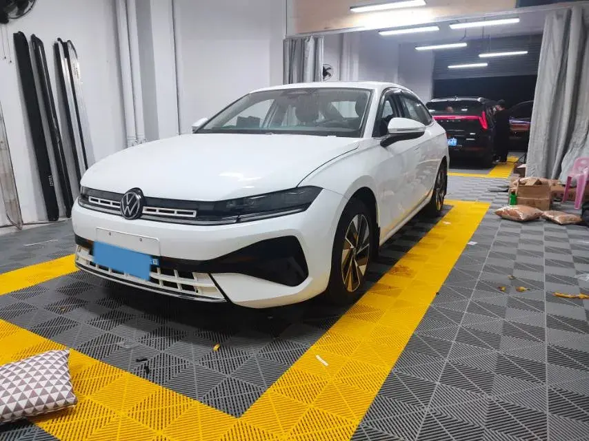 2023 VOLKSWAGEN SAGITAR view 1