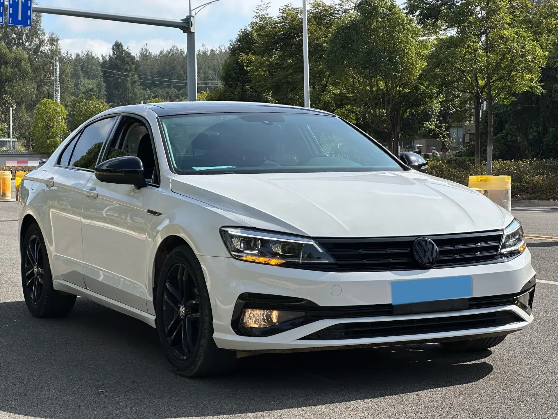 2021 VOLKSWAGEN LAMANDO thumbnail 3