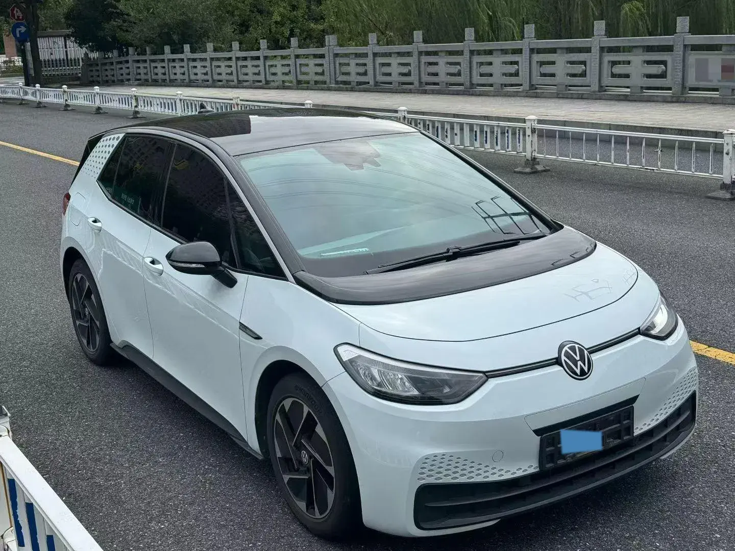 2023 VOLKSWAGEN ID.3 thumbnail 3