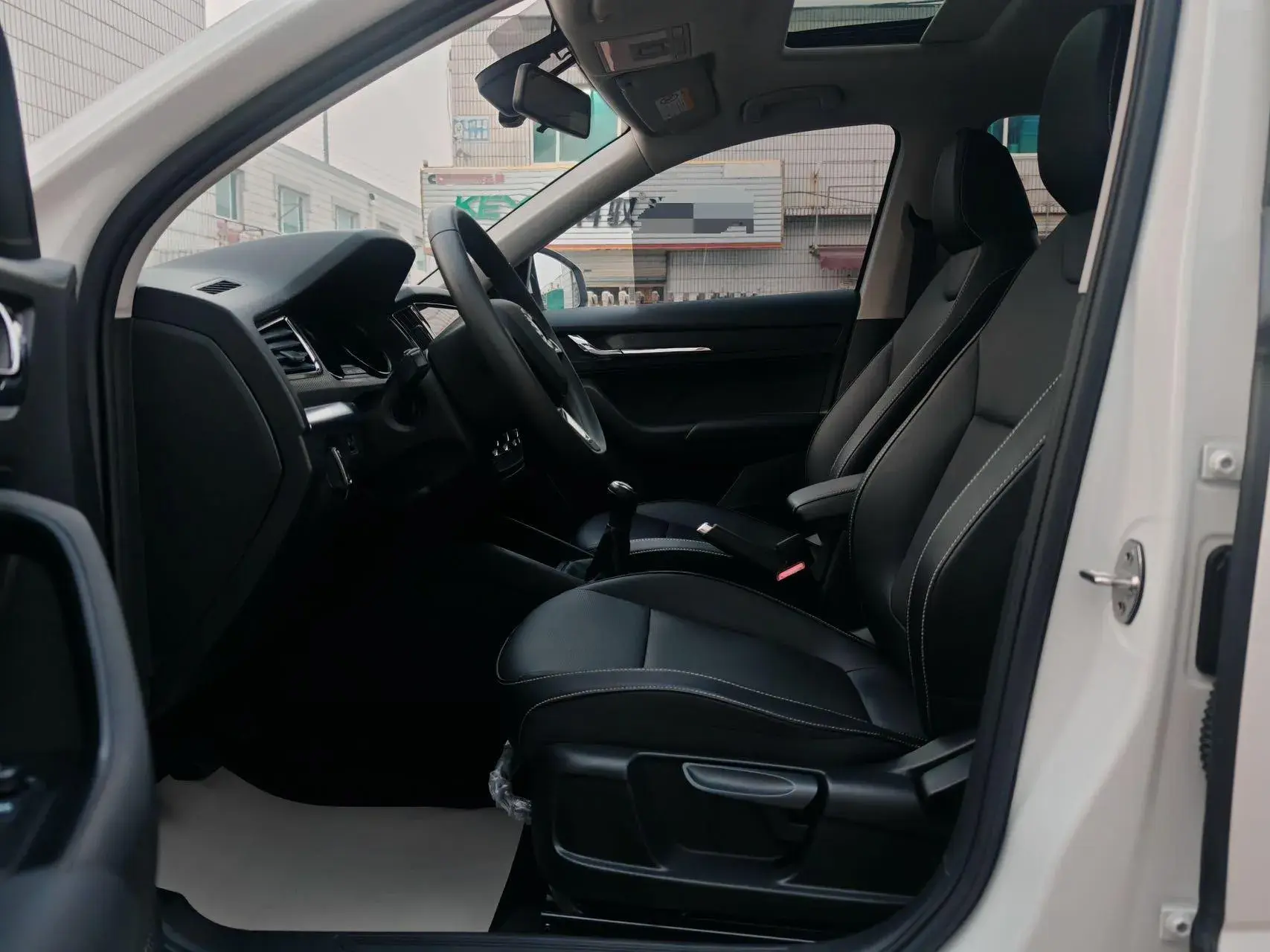 2021 SKODA KAMIQ thumbnail 4