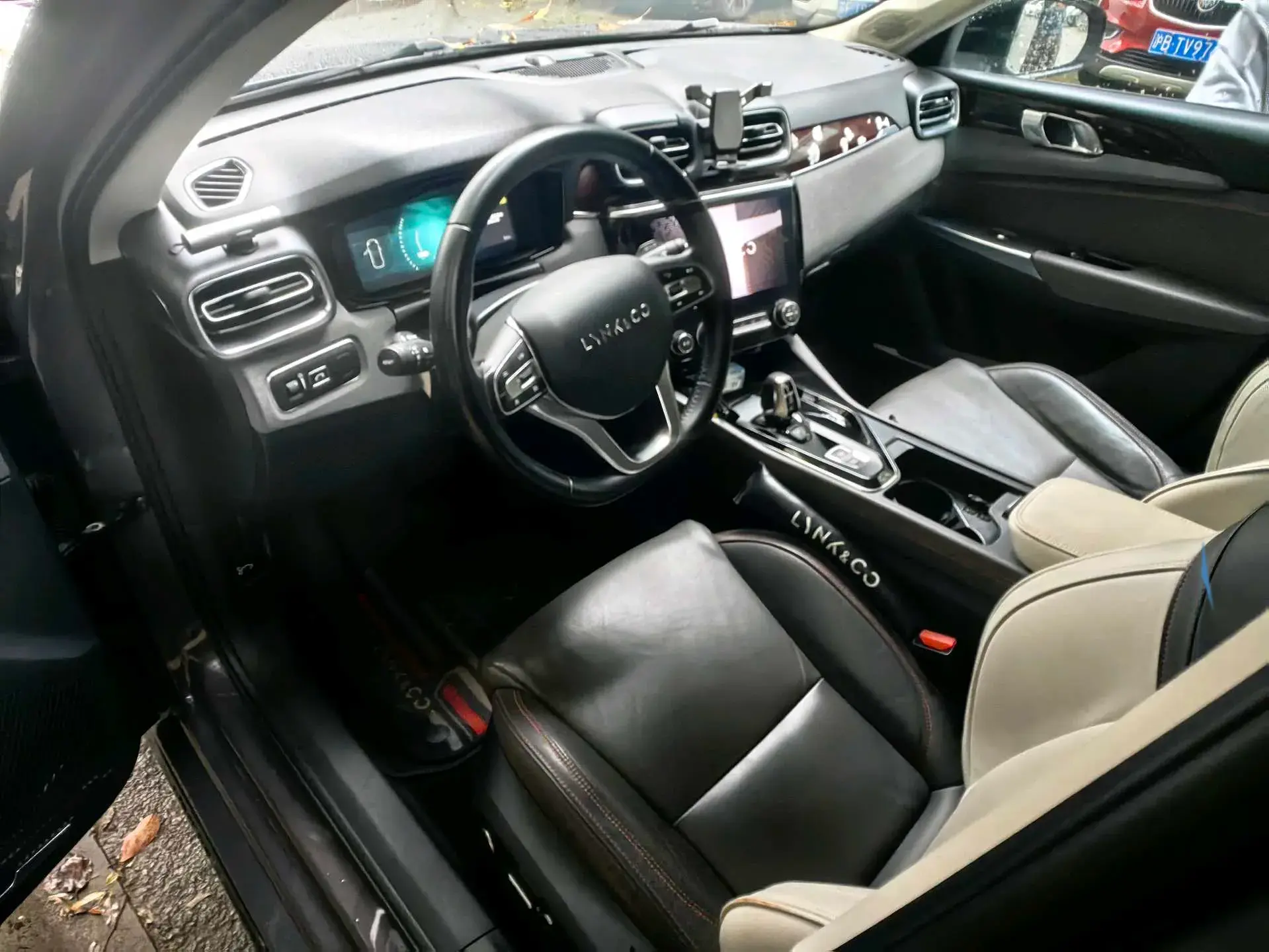 2019 LYNK&CO 02 thumbnail 4