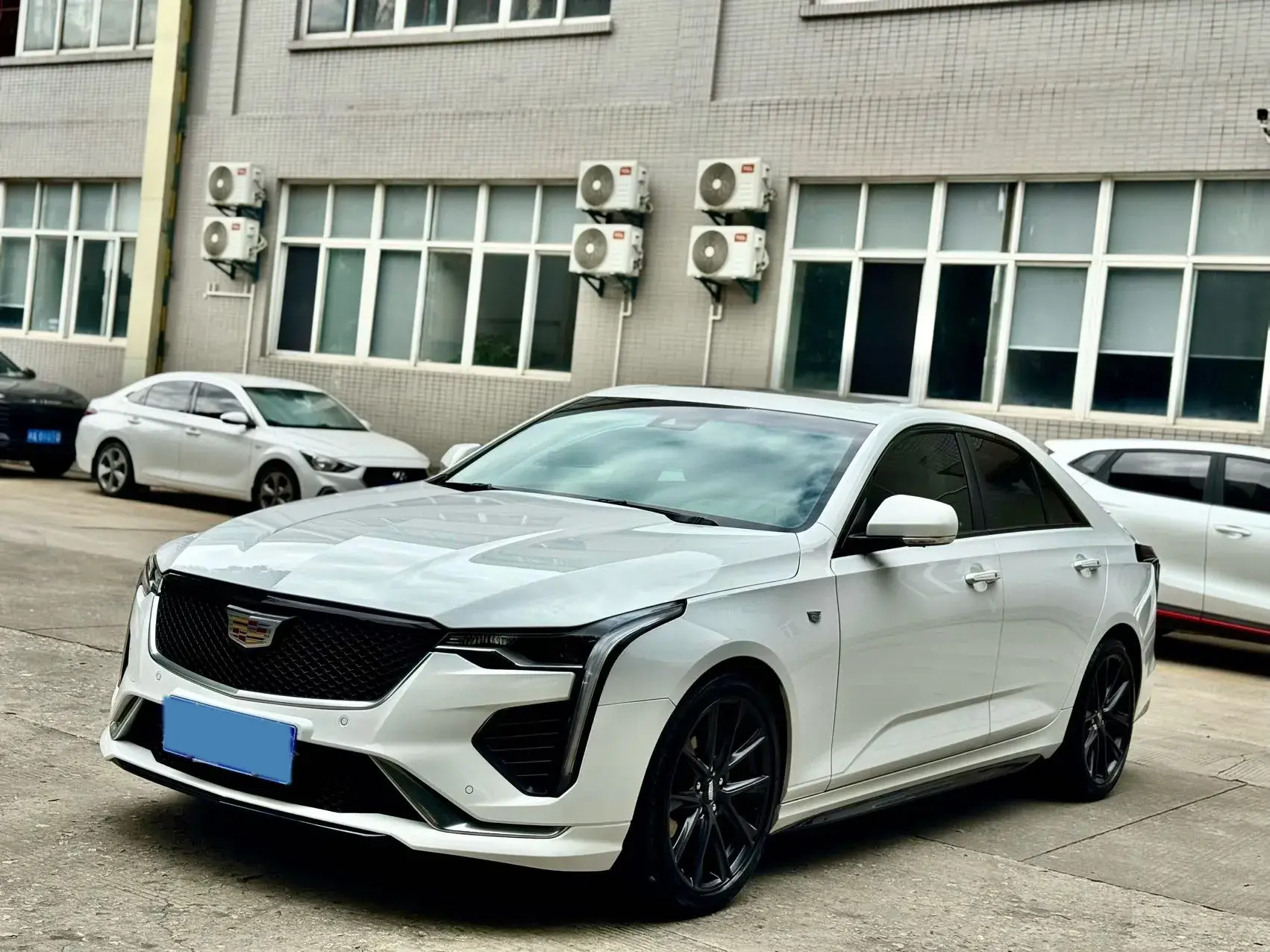 2022 CADILLAC CT4 view 1