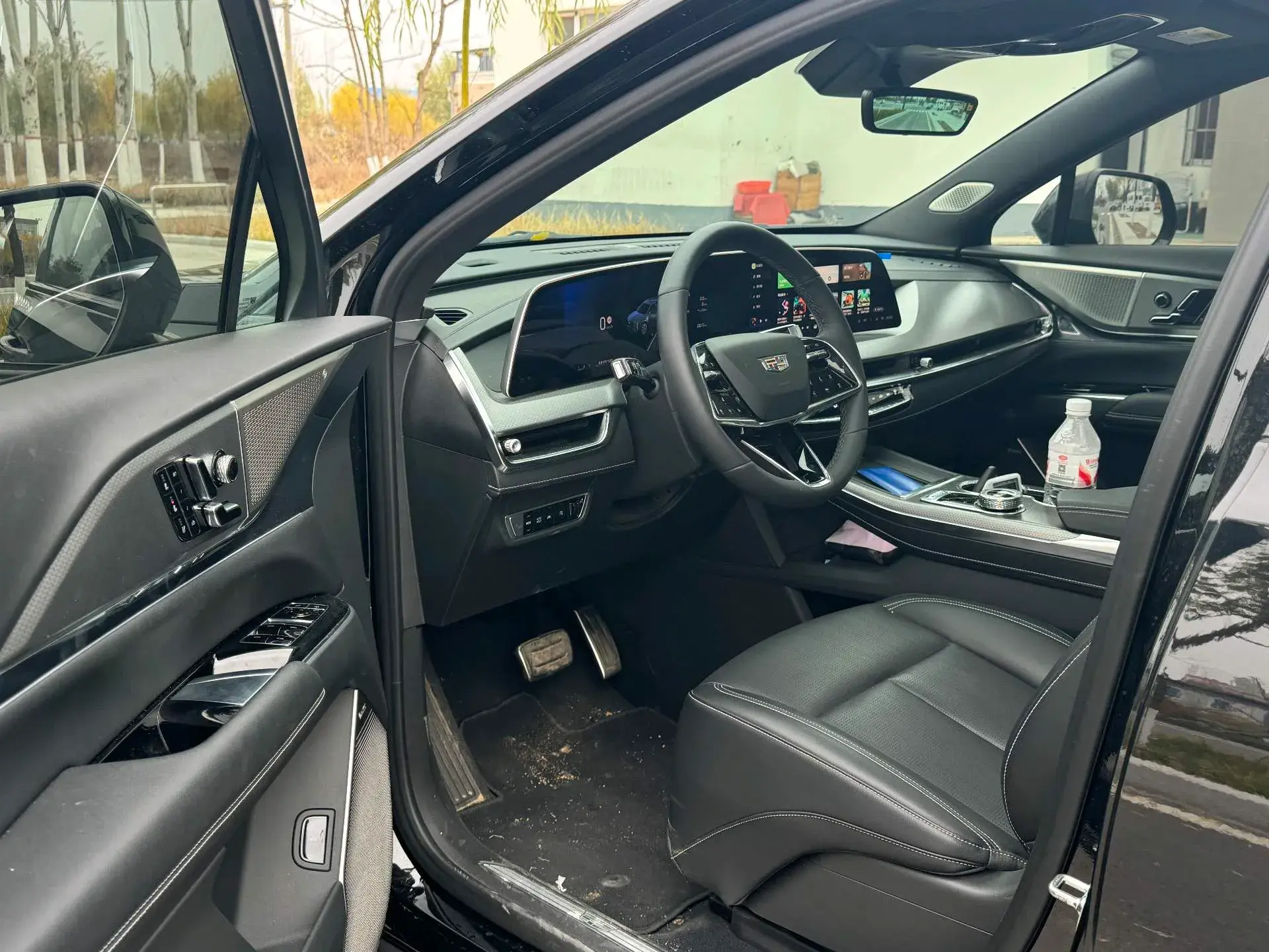 2025 CADILLAC XT5 thumbnail 2