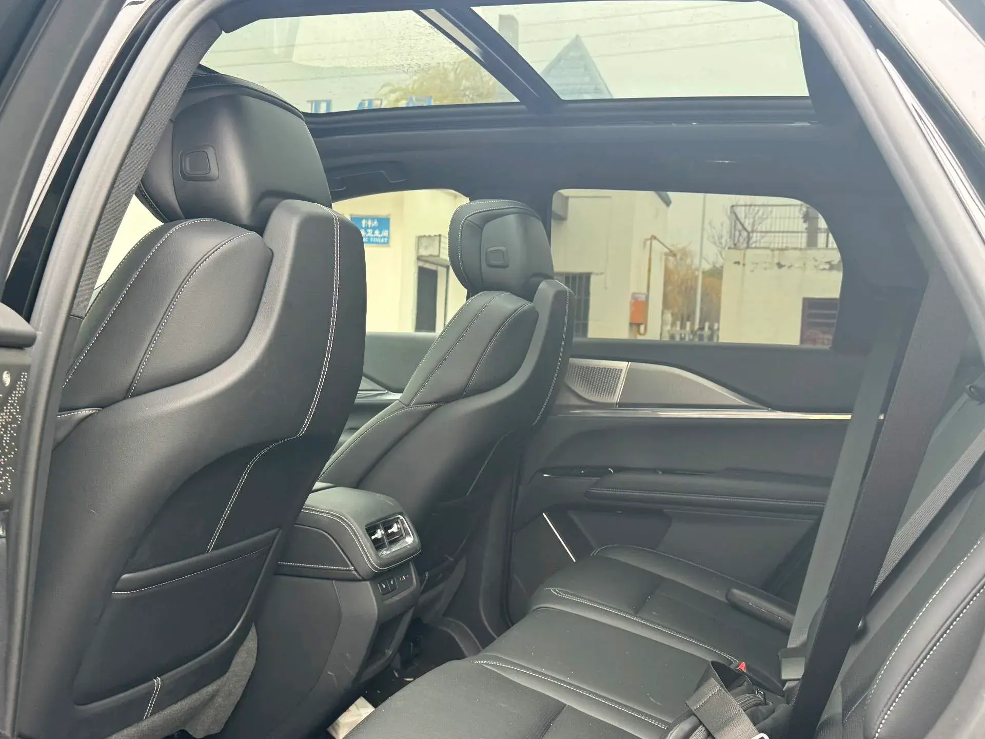 2025 CADILLAC XT5 thumbnail 3