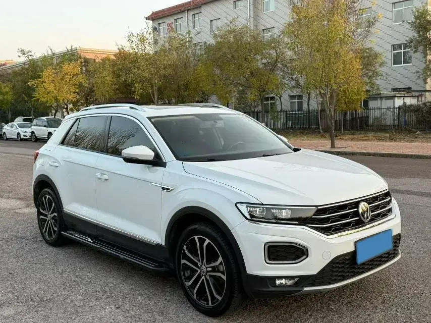 2020 VOLKSWAGEN T-ROC thumbnail 3