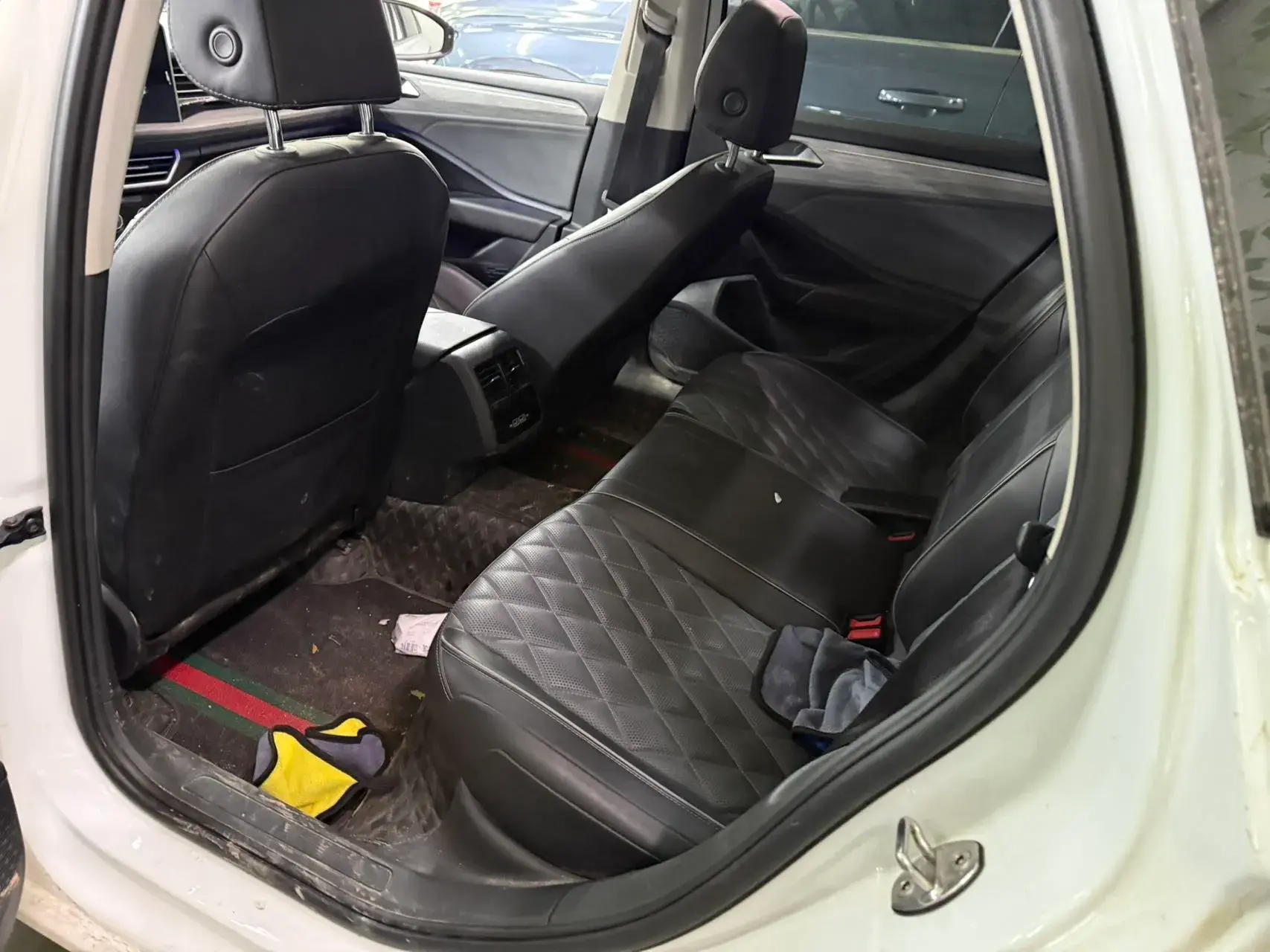 2023 VOLKSWAGEN SAGITAR thumbnail 3