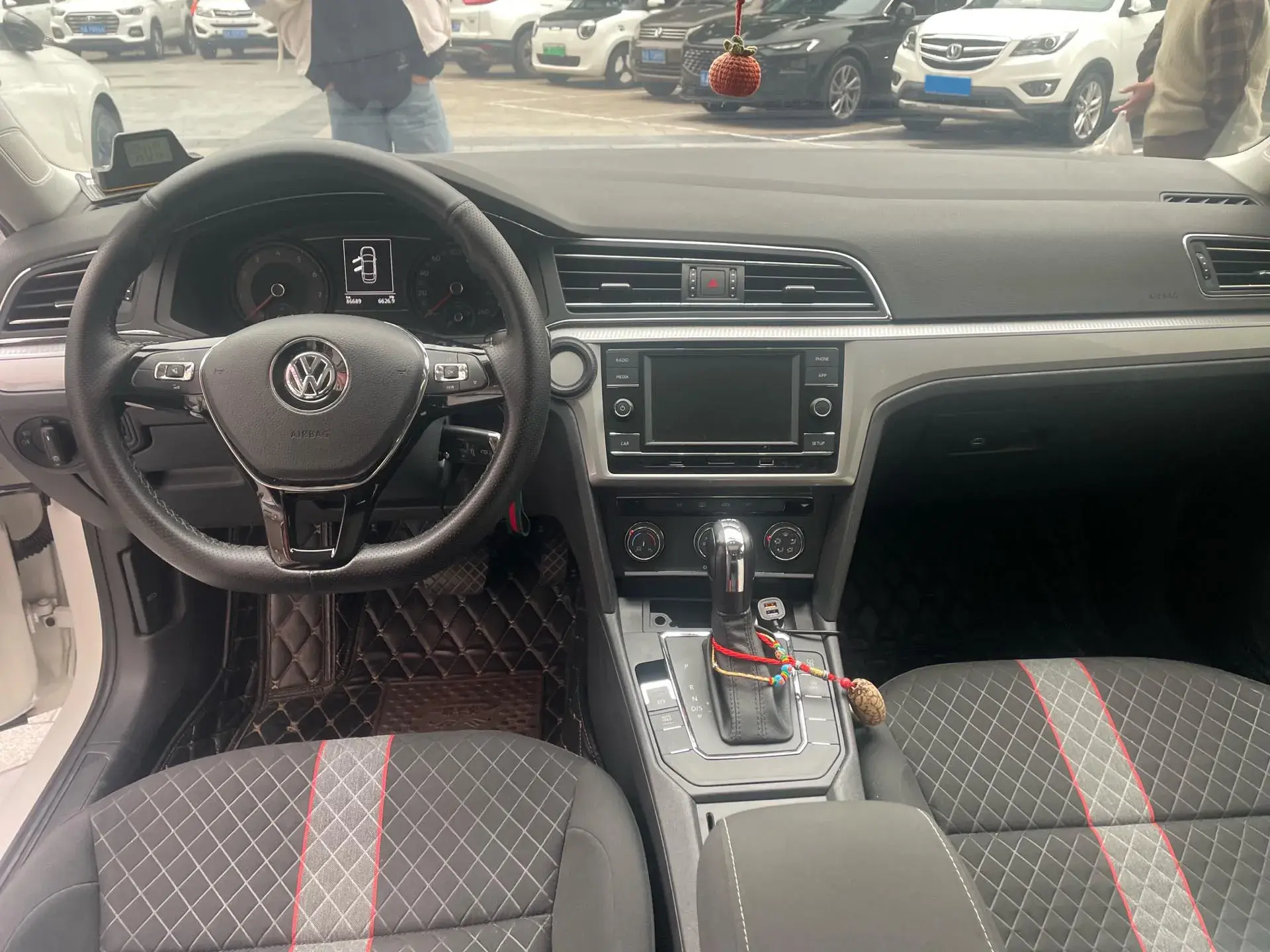 2019 VOLKSWAGEN LAMANDO thumbnail 3