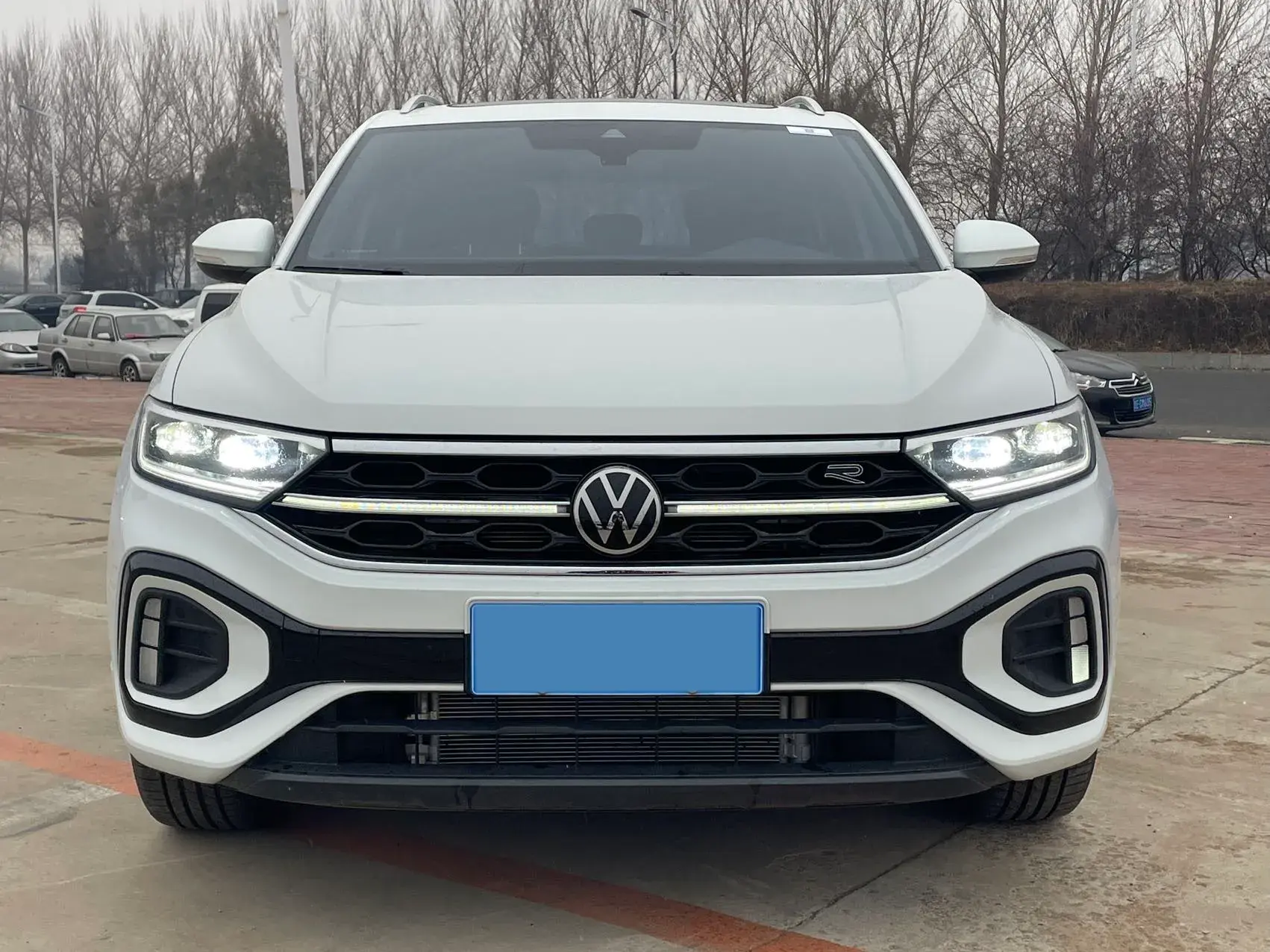 2025 VOLKSWAGEN T-ROC thumbnail 2