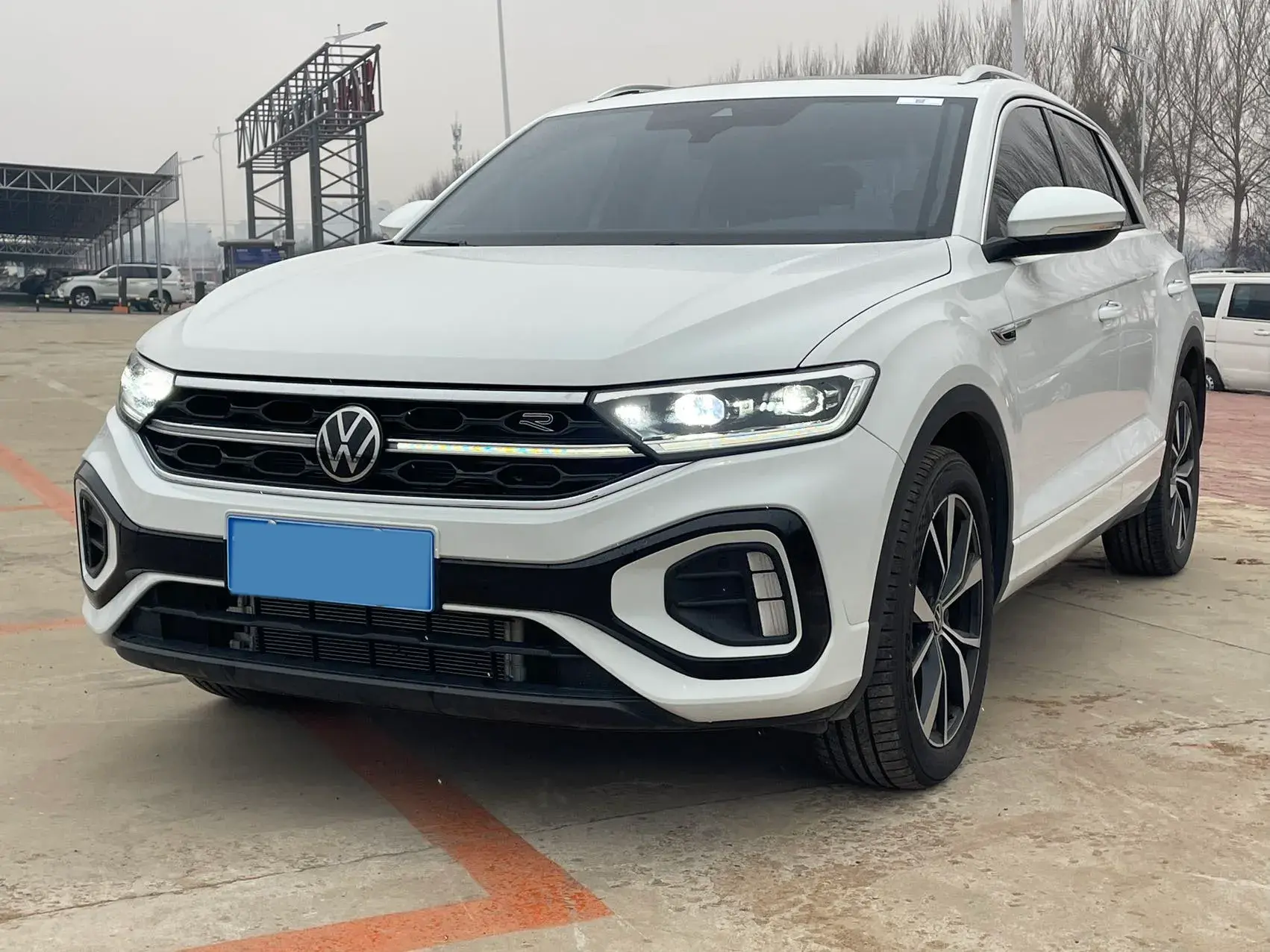 2025 VOLKSWAGEN T-ROC view 1